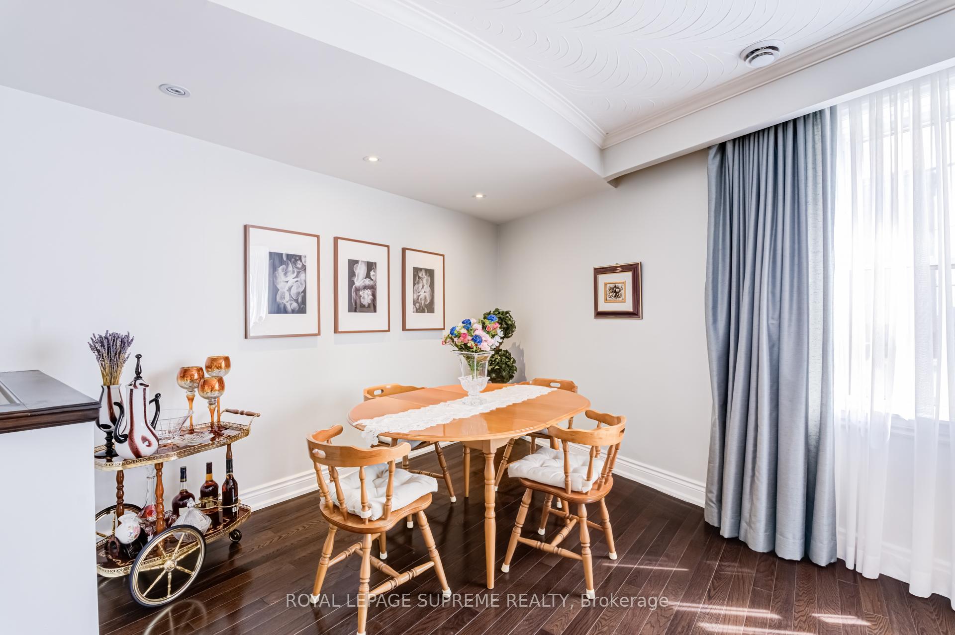 1612 Dundas Street W