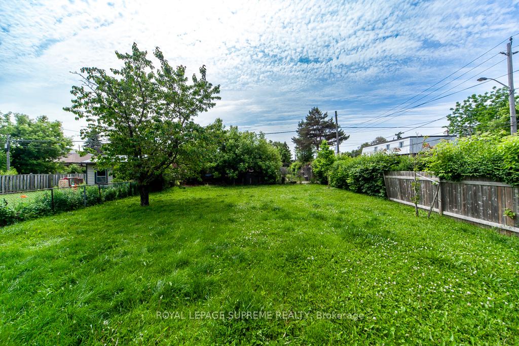 109 Regina Avenue