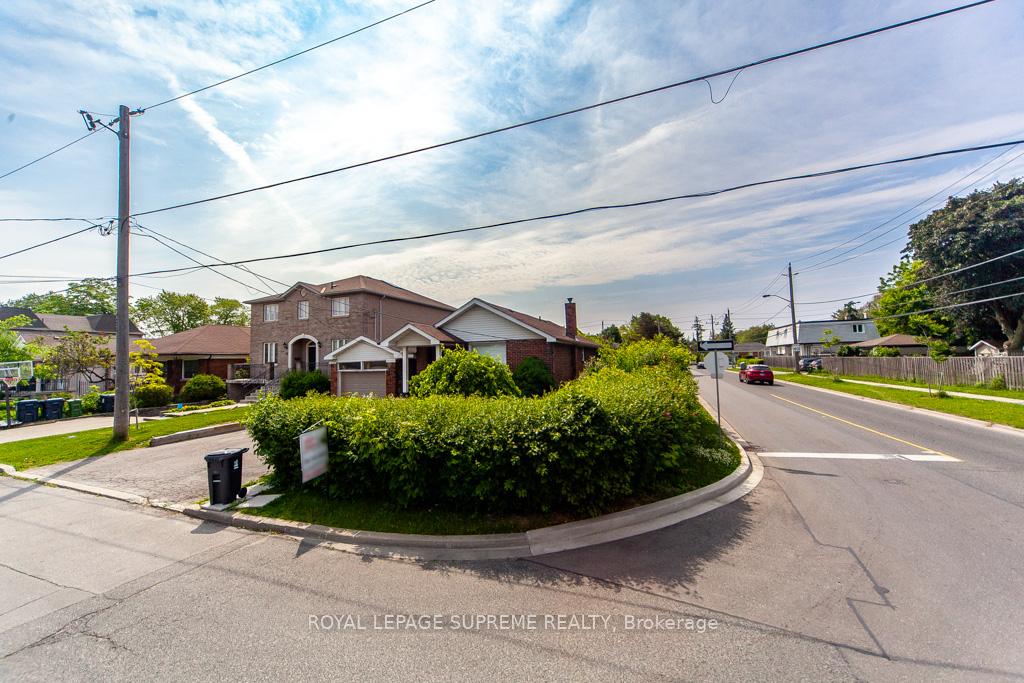 109 Regina Avenue
