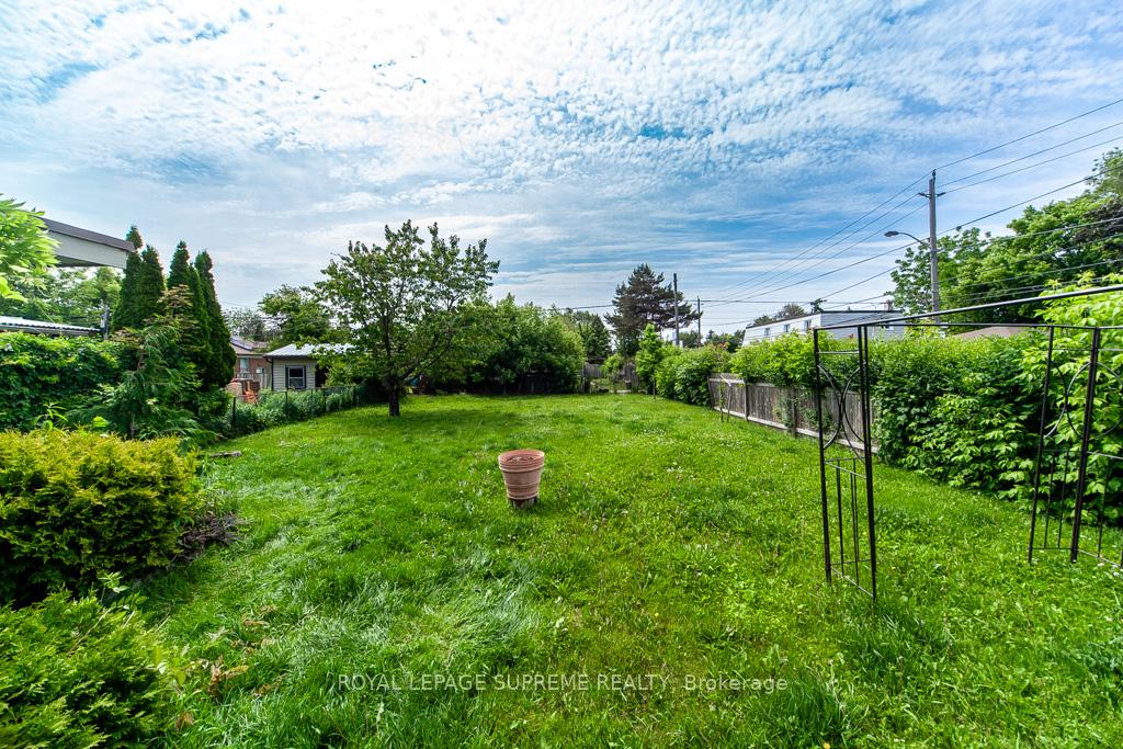 109 Regina Avenue