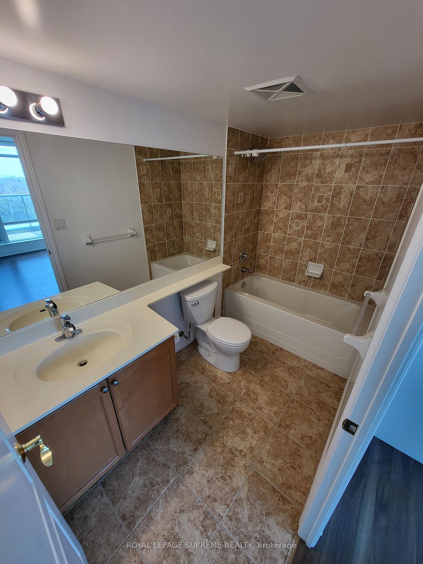 3830 Bathurst Street 702