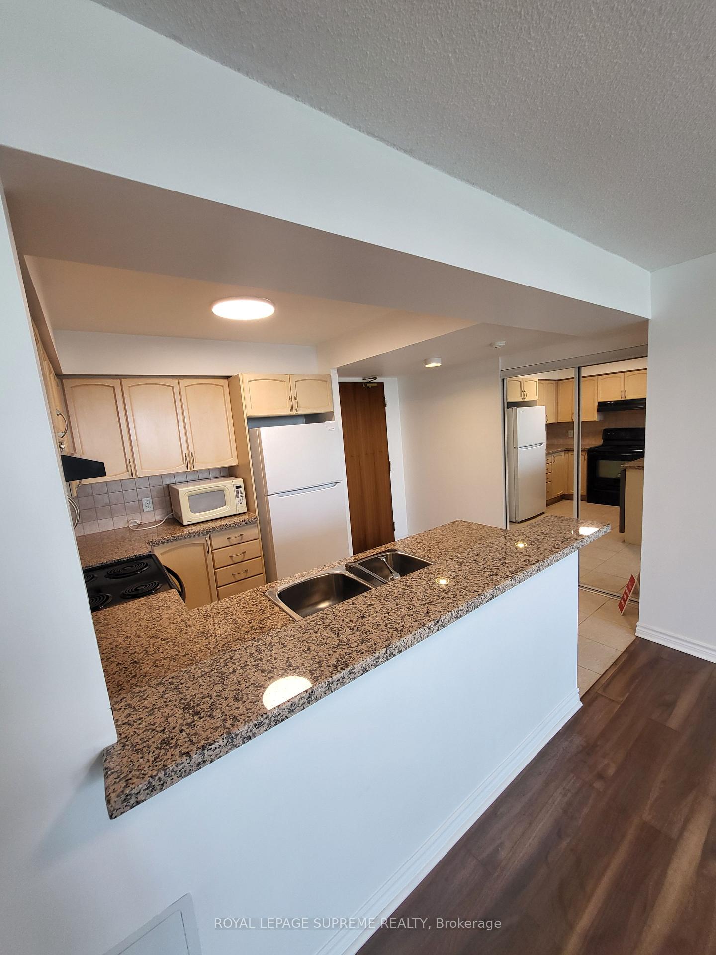 3830 Bathurst Street 702