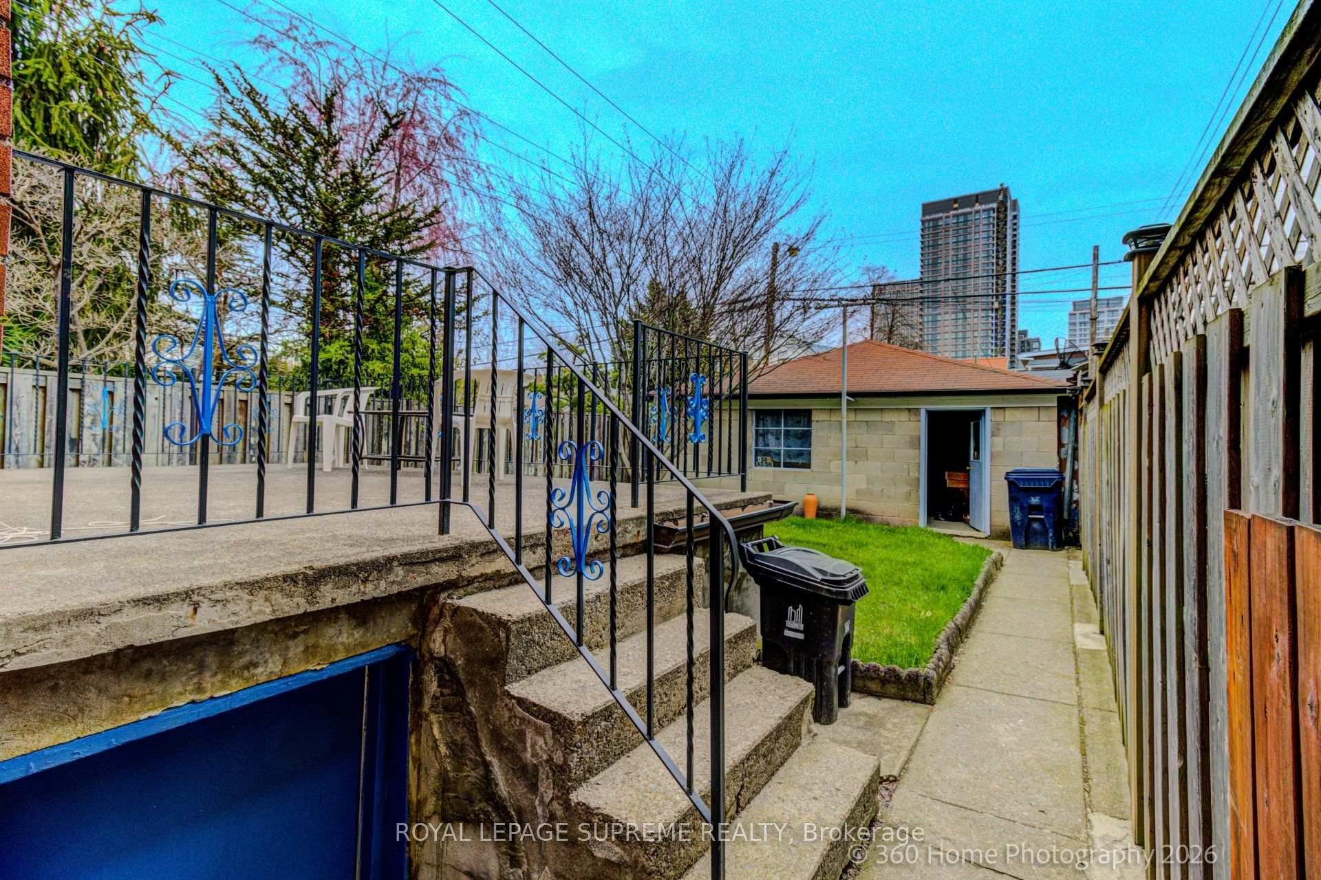 429 St Clarens Avenue