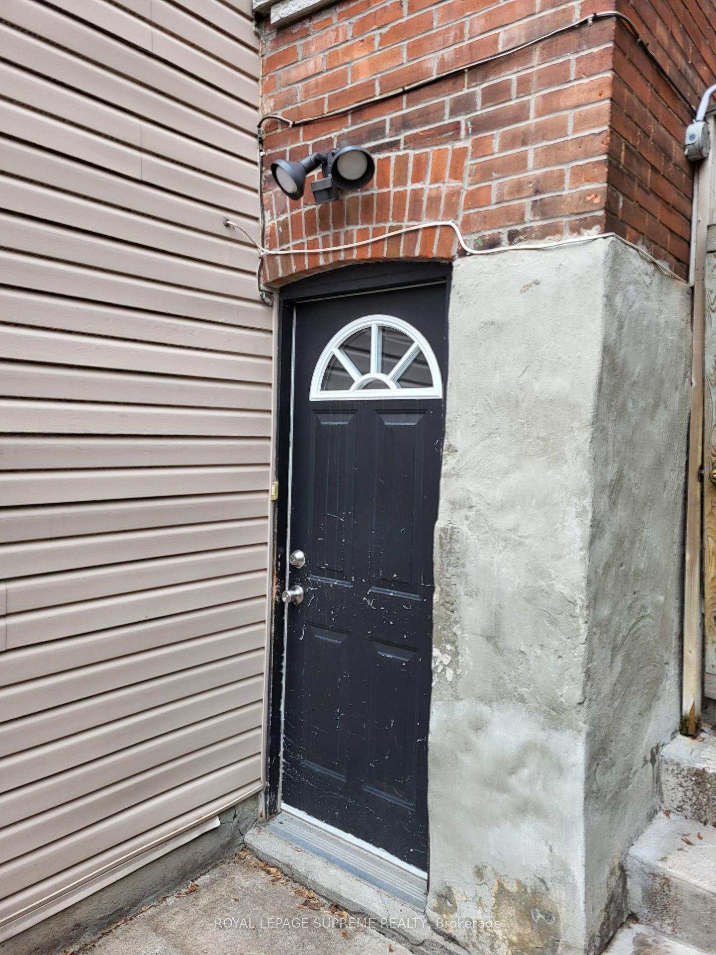1109 Davenport Road Lower