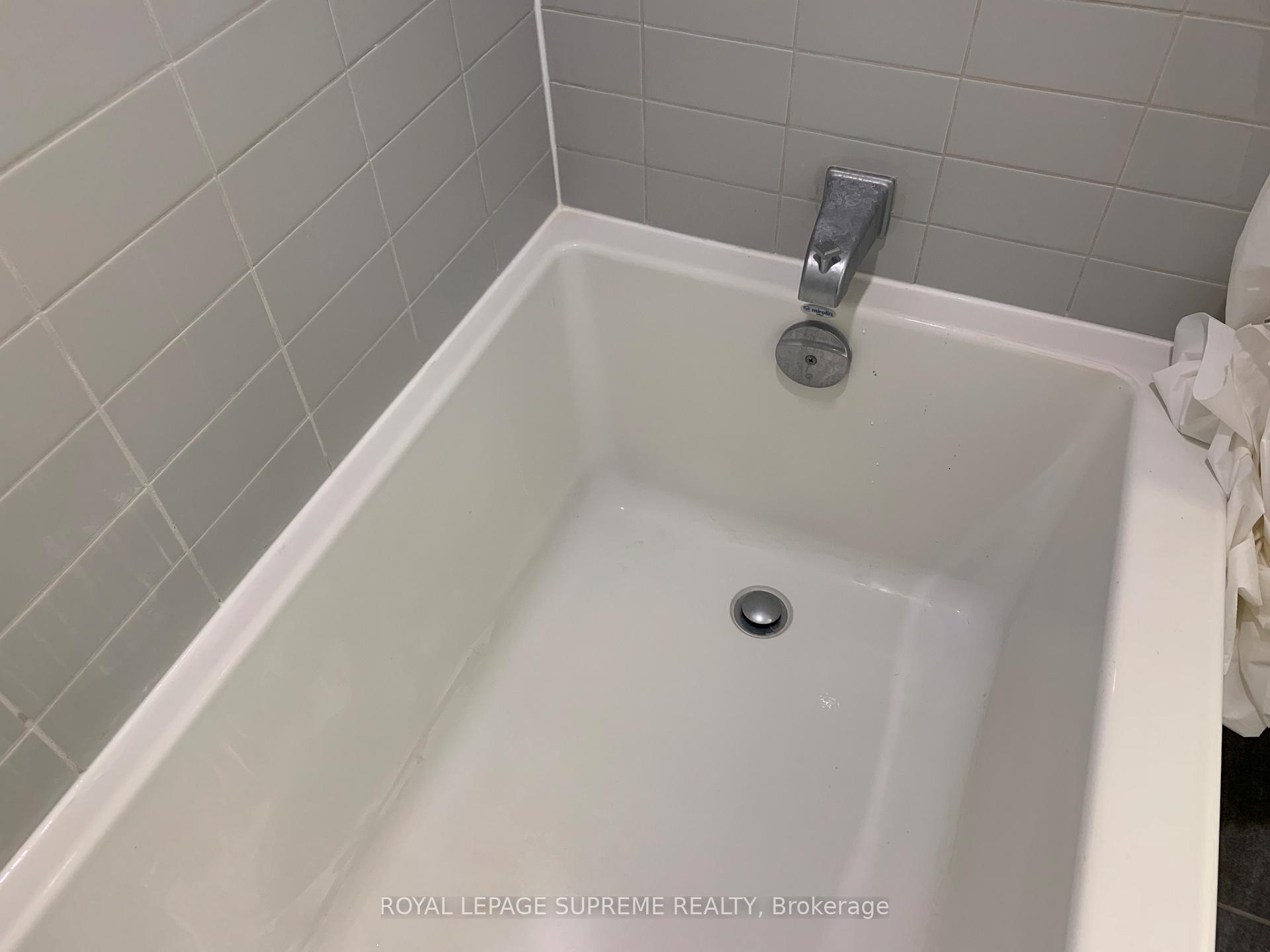 38 Monte Kwinter Court 812, Toronto Unit: 812