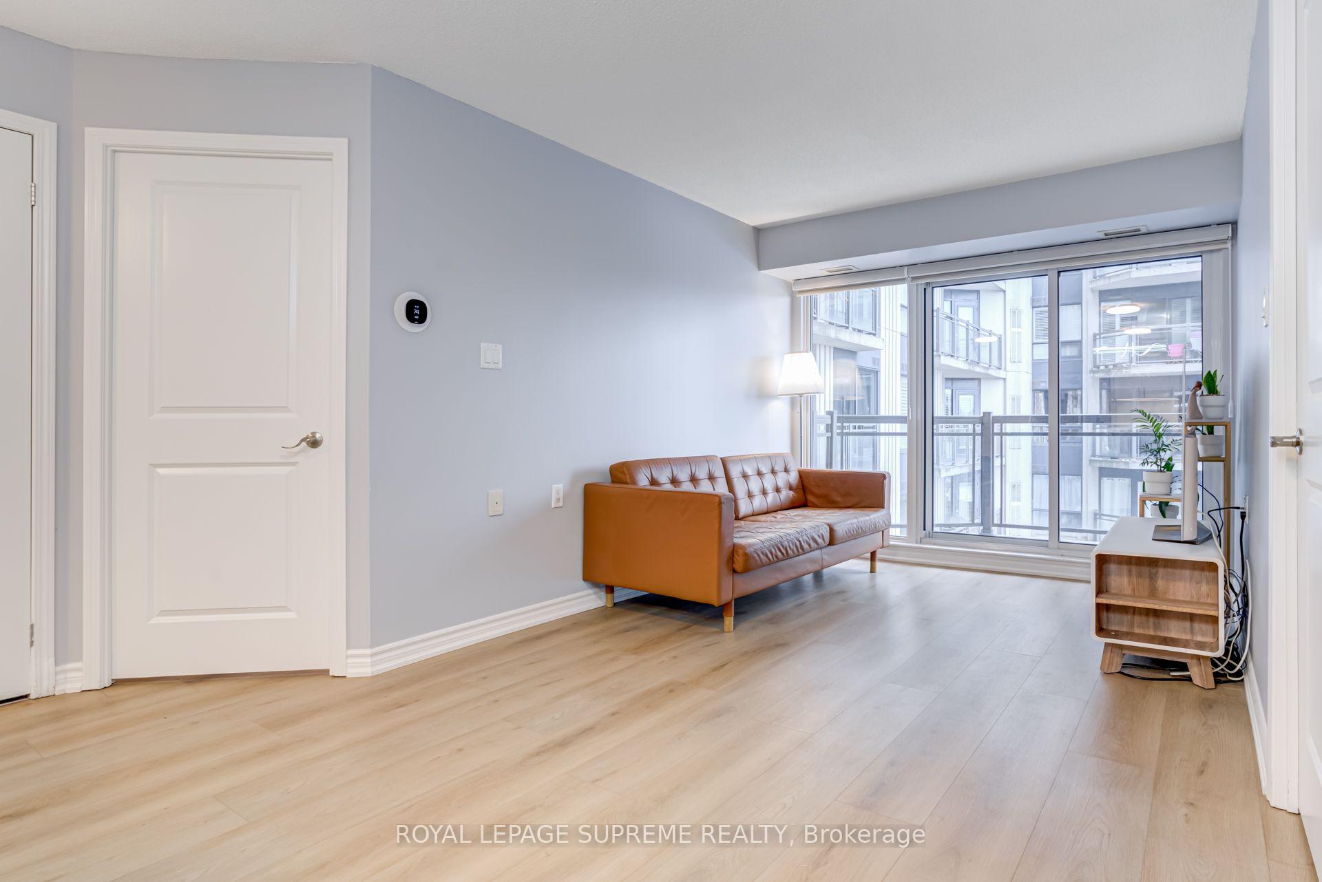 872 Sheppard Avenue W 301, Toronto Unit: 301