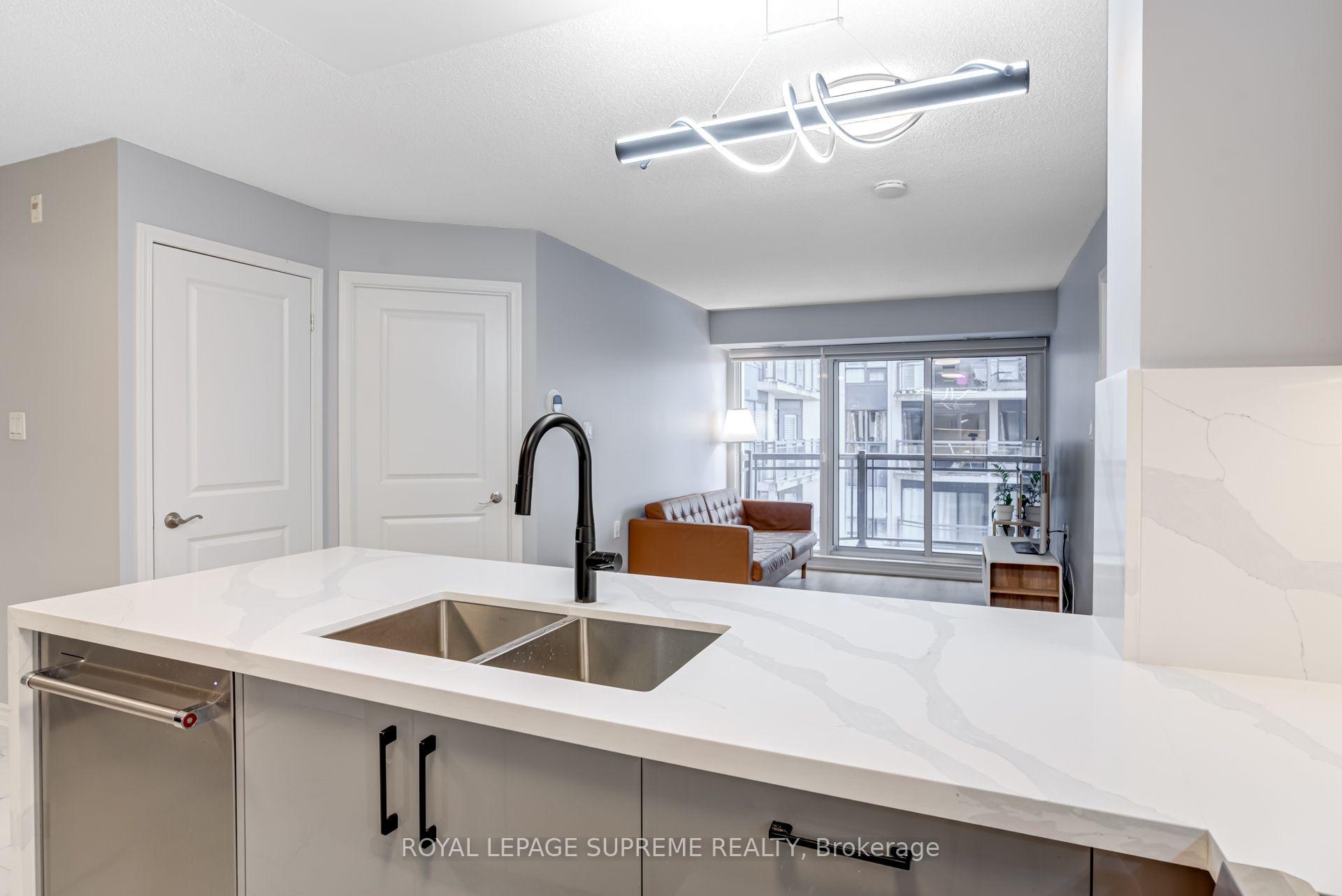 872 Sheppard Avenue W 301, Toronto Unit: 301