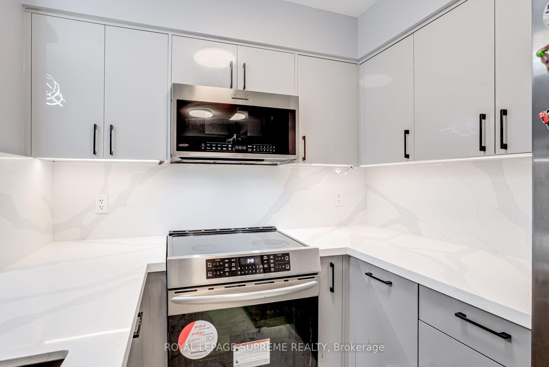 872 Sheppard Avenue W 301, Toronto Unit: 301