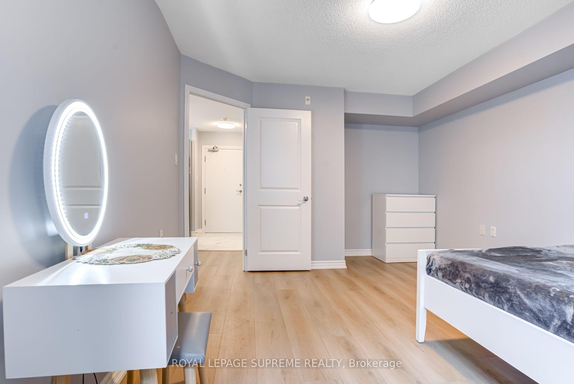 872 Sheppard Avenue W 301, Toronto Unit: 301