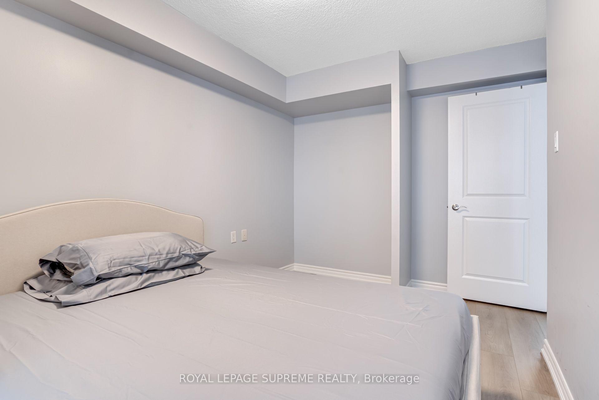 872 Sheppard Avenue W 301, Toronto Unit: 301