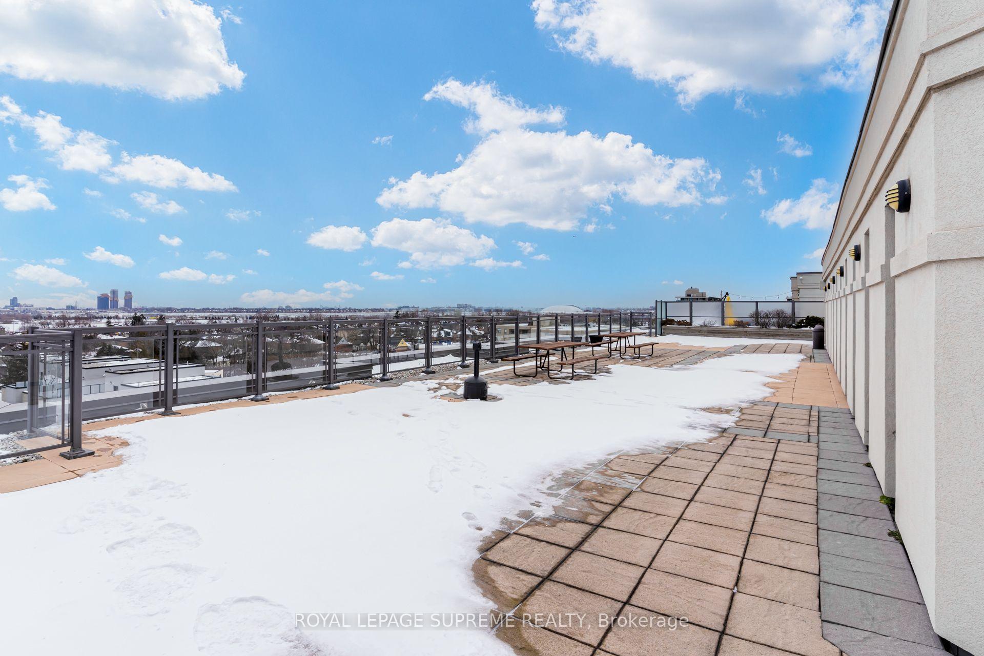 872 Sheppard Avenue W 301, Toronto Unit: 301