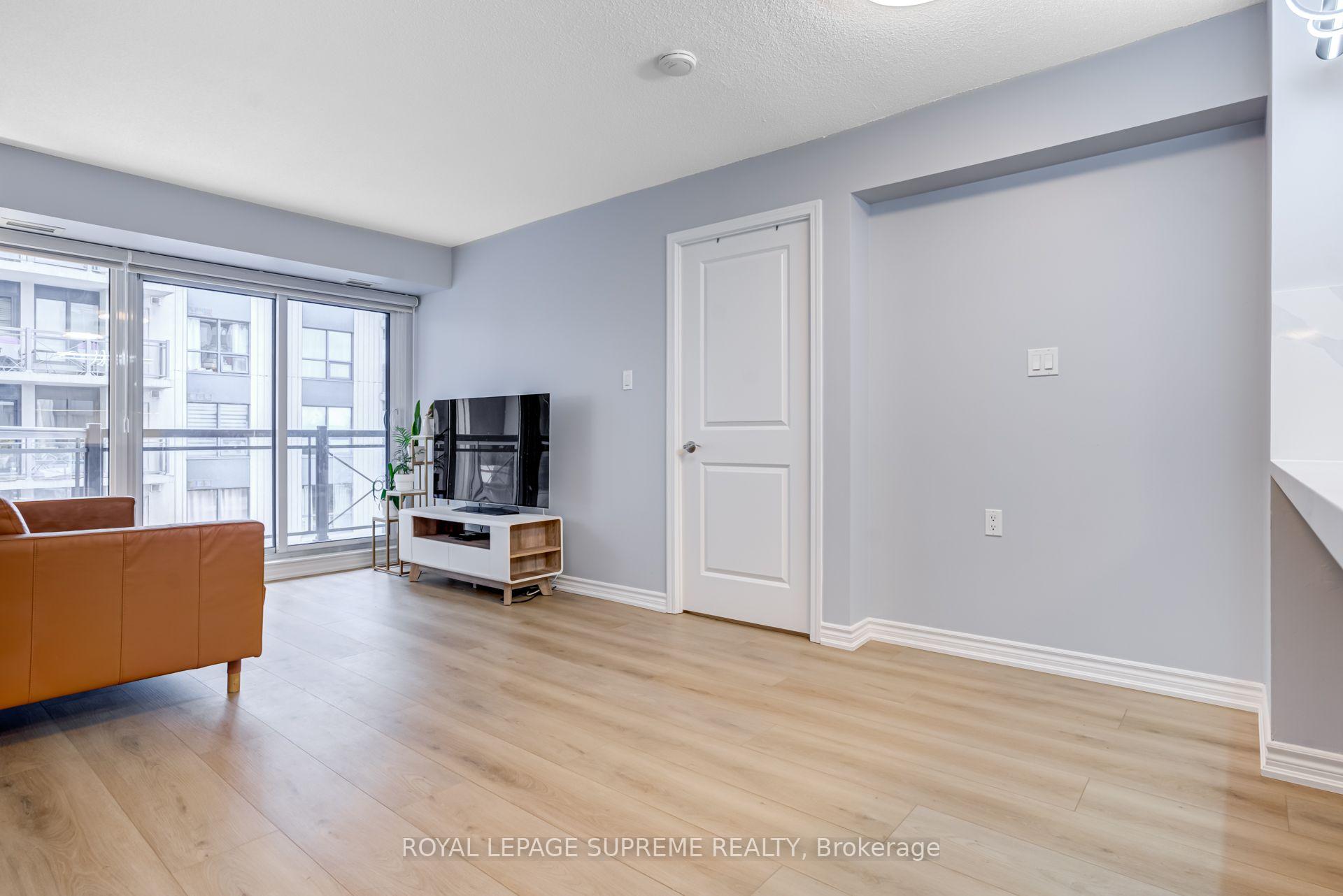 872 Sheppard Avenue W 301, Toronto Unit: 301
