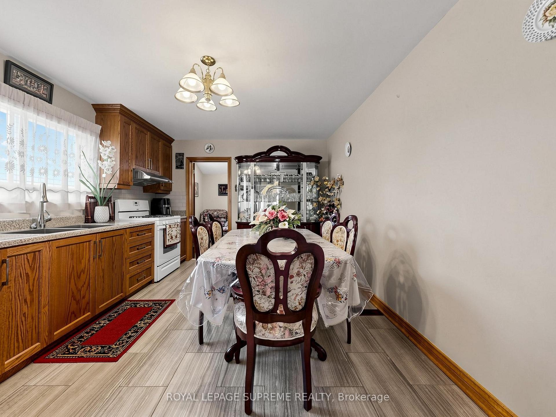 196 Palmerston Avenue, Toronto