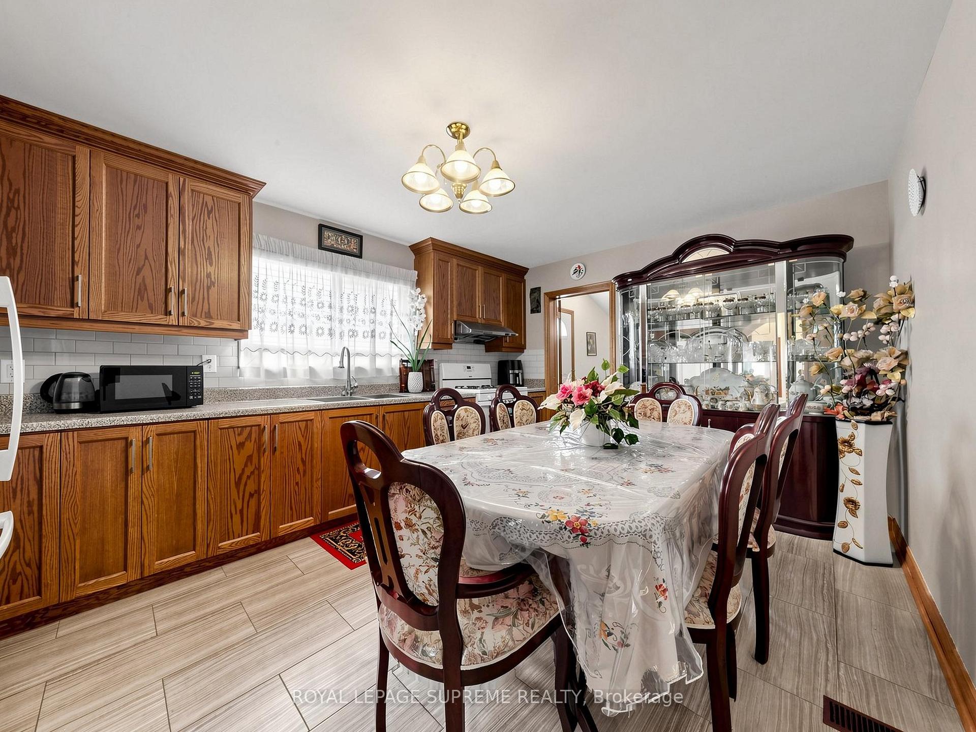 196 Palmerston Avenue, Toronto