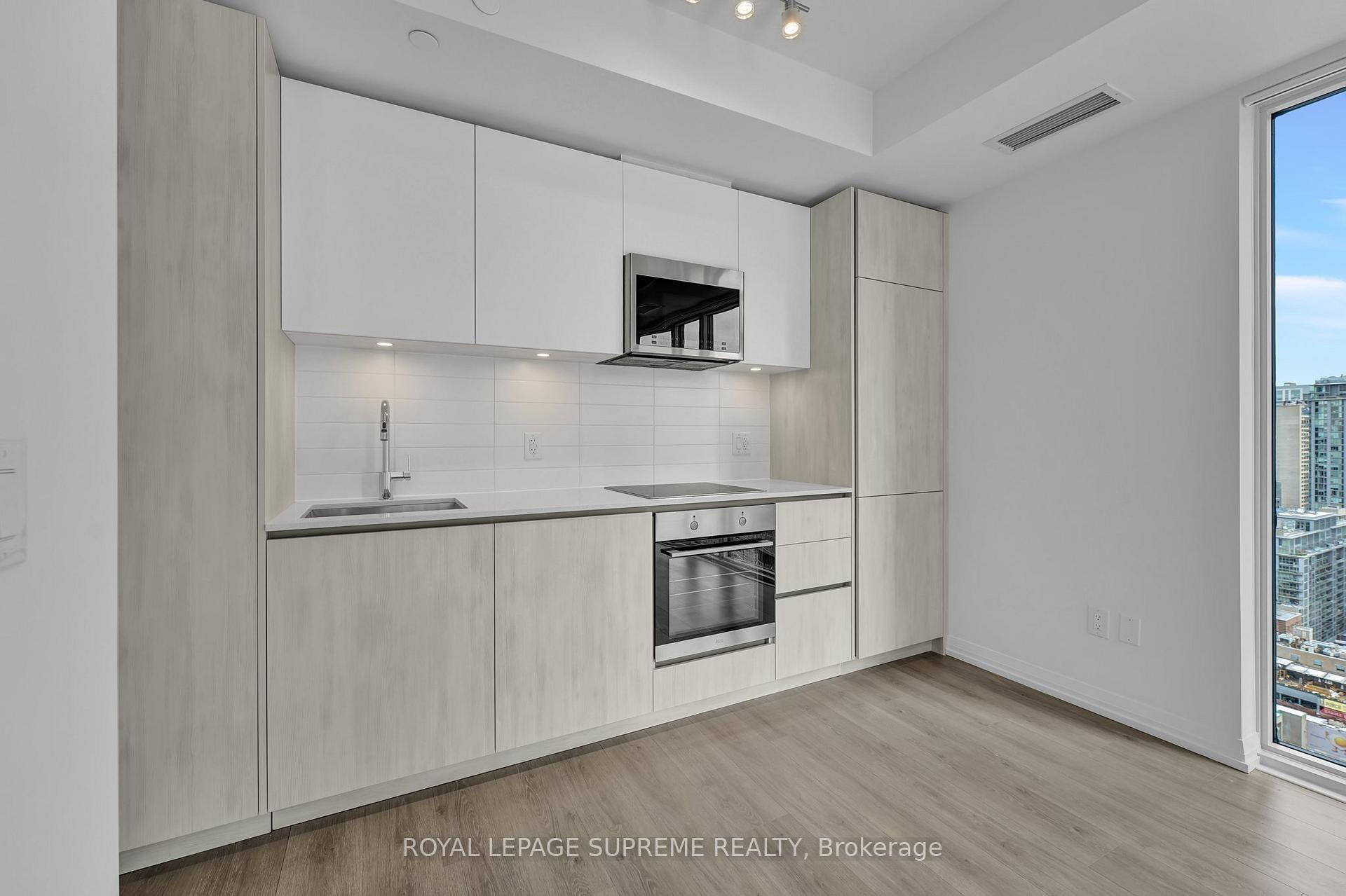 28 Widmer Street 2929, Toronto Unit: 2929
