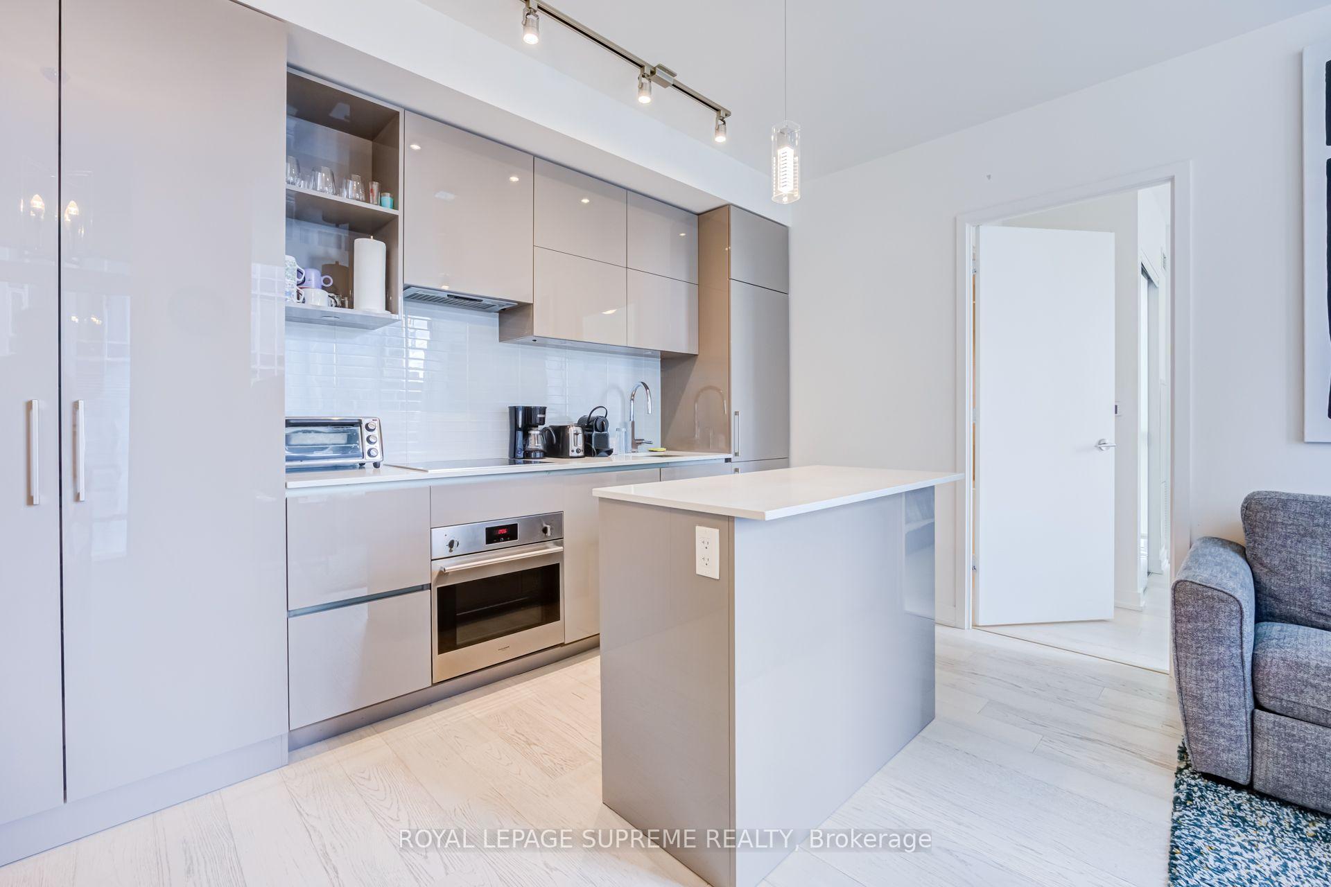 1 Yorkville Avenue 3102, Toronto Unit: 3102
