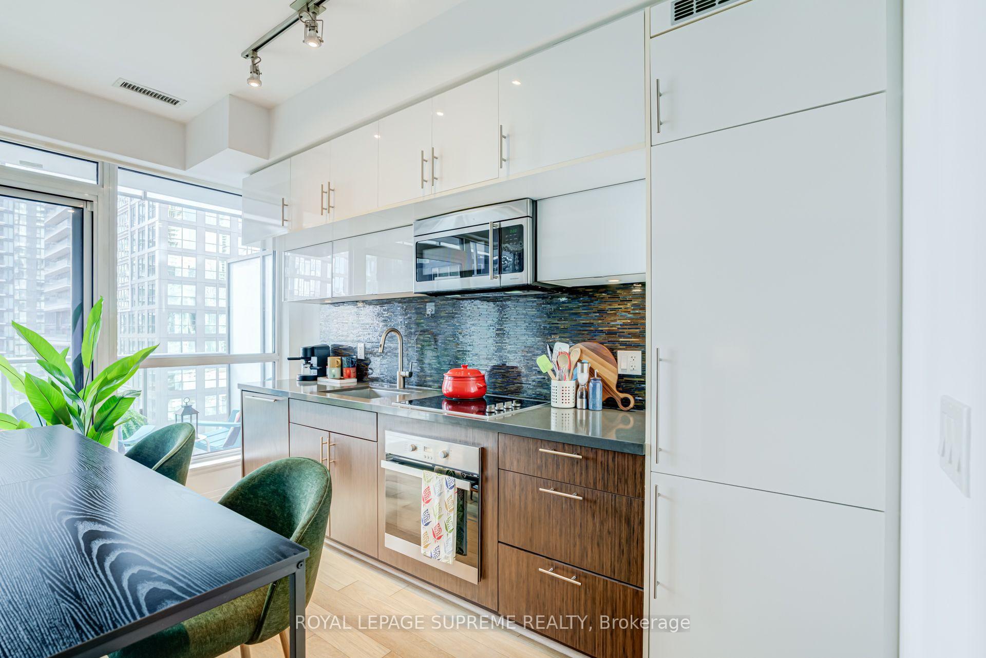 8 Mercer Street 1710, Toronto Unit: 1710