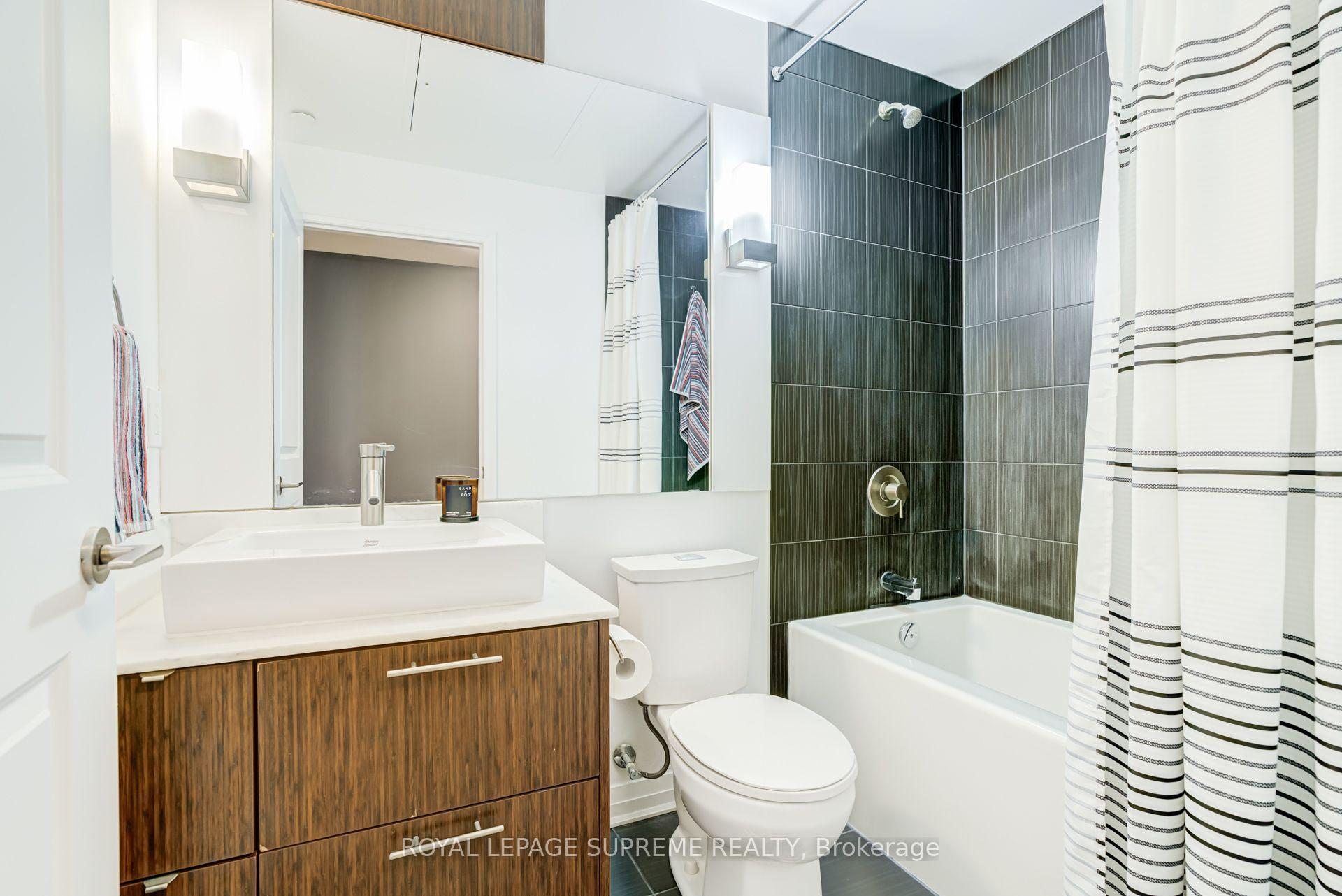8 Mercer Street 1710, Toronto Unit: 1710