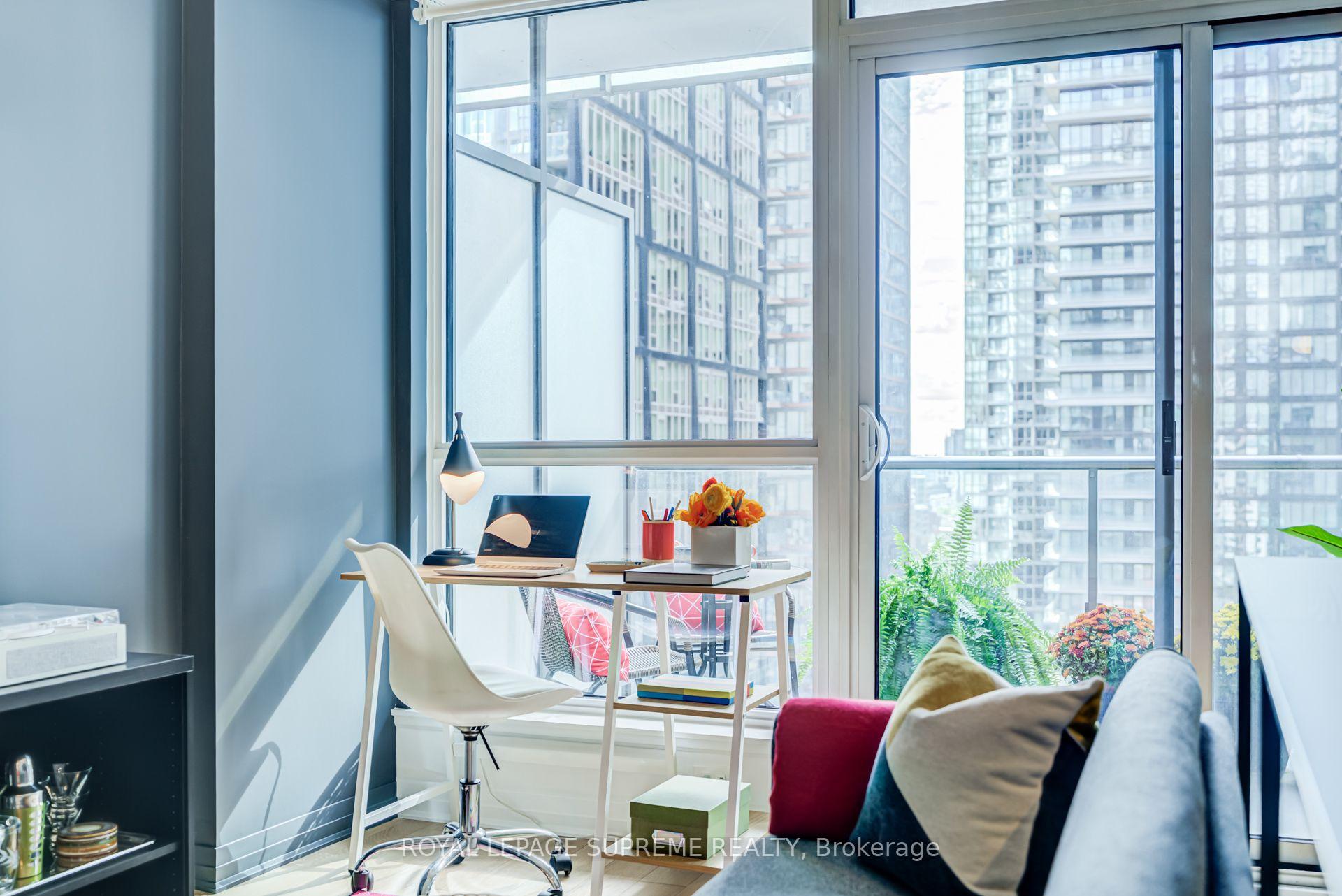 8 Mercer Street 1710, Toronto Unit: 1710