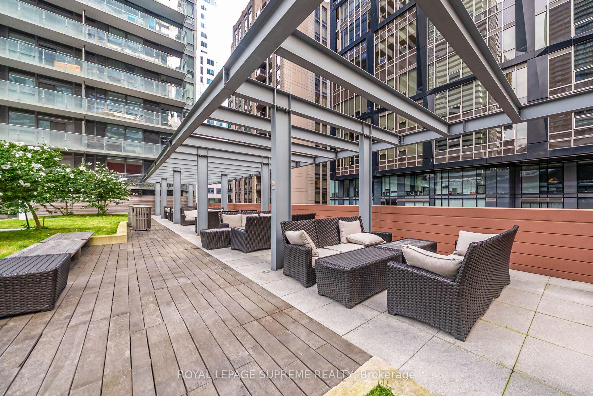 8 Mercer Street 1710, Toronto Unit: 1710