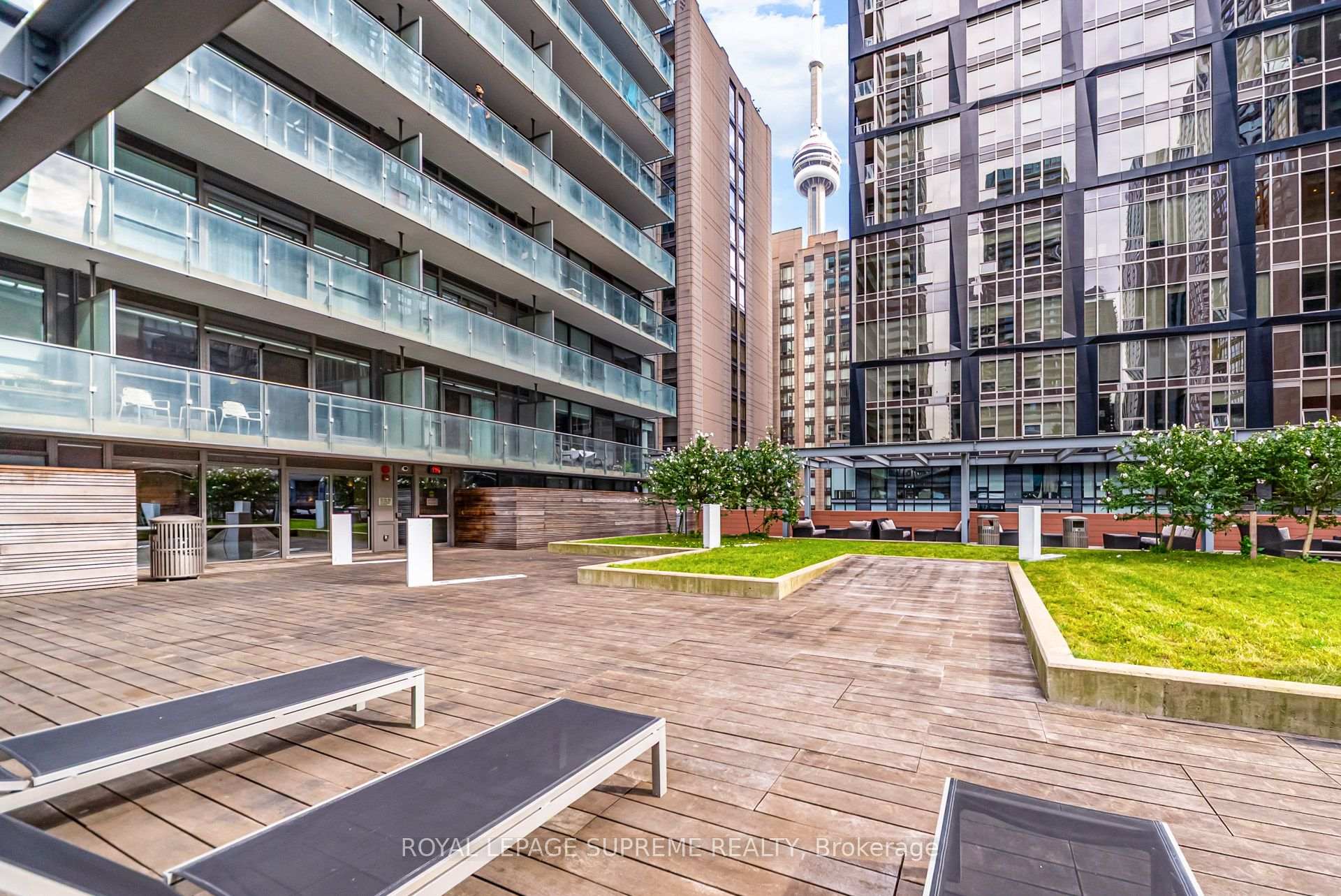8 Mercer Street 1710, Toronto Unit: 1710