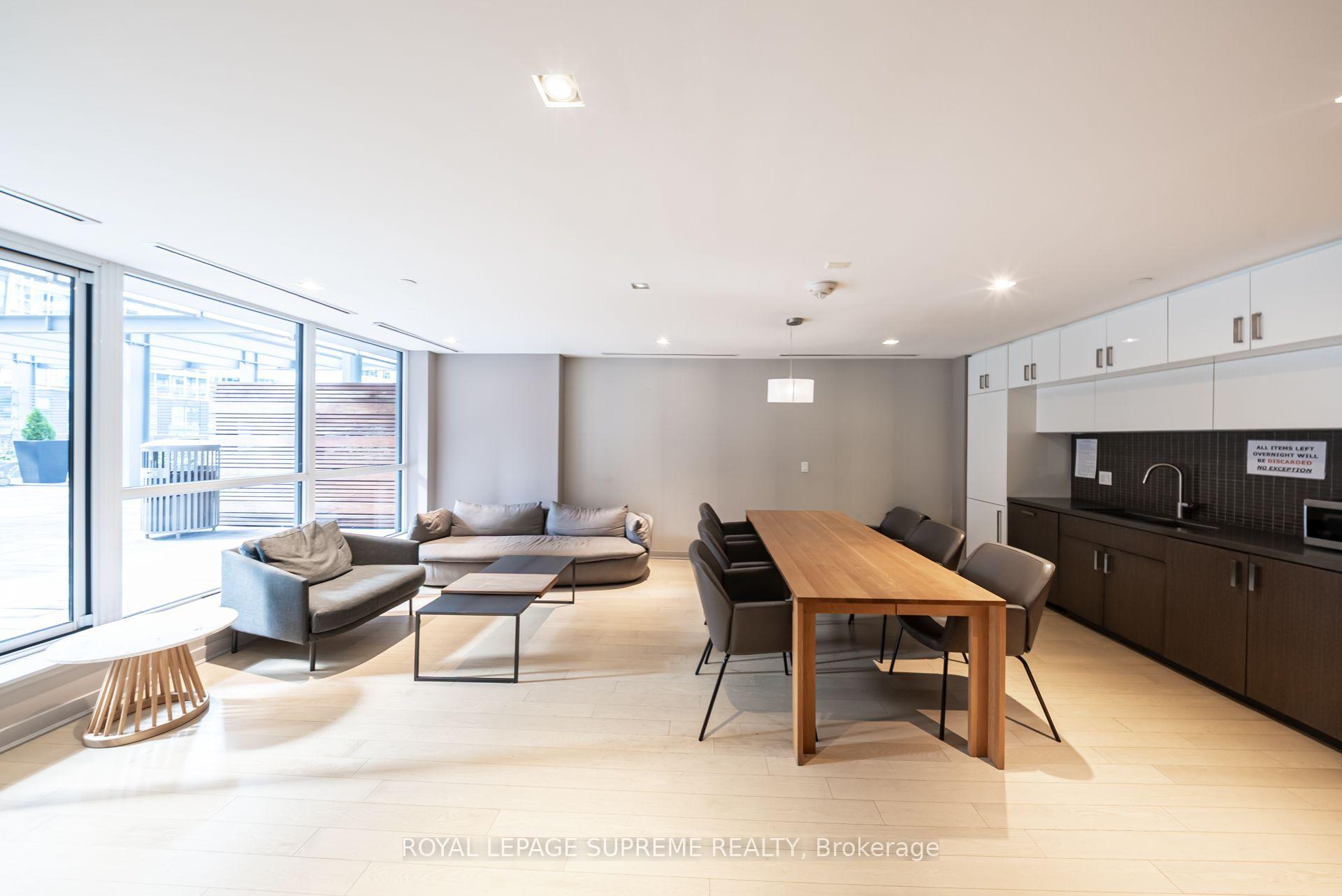 8 Mercer Street 1710, Toronto Unit: 1710