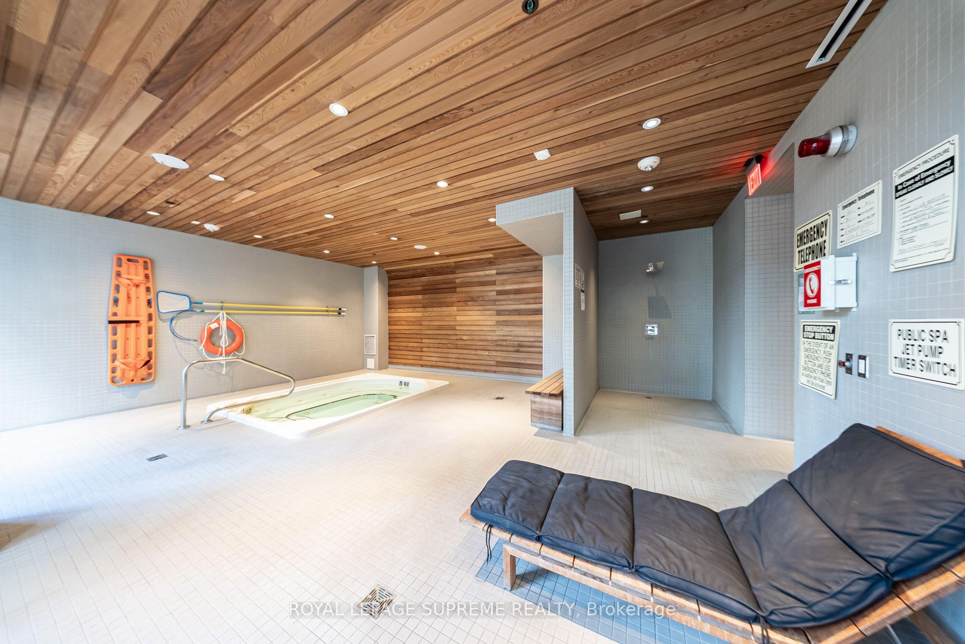 8 Mercer Street 1710, Toronto Unit: 1710