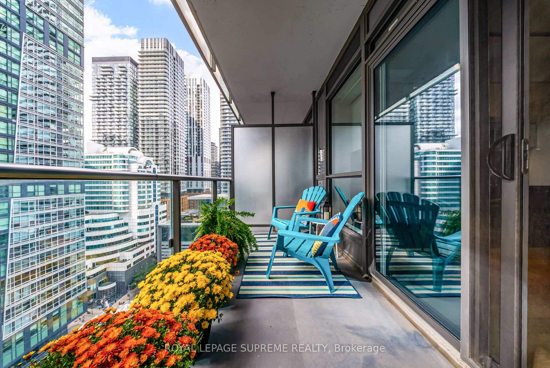 8 Mercer Street 1710, Toronto Unit: 1710