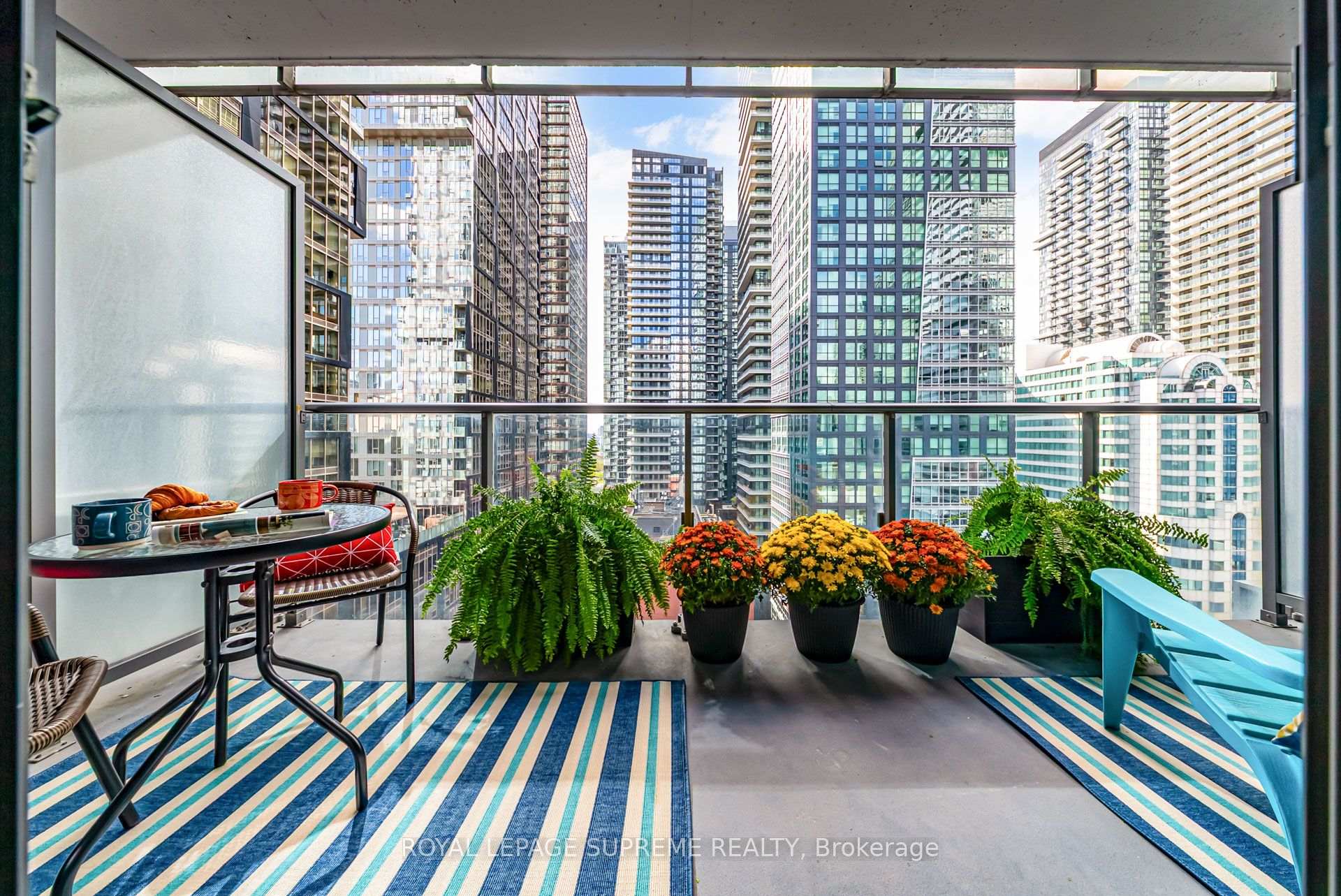 8 Mercer Street 1710, Toronto Unit: 1710