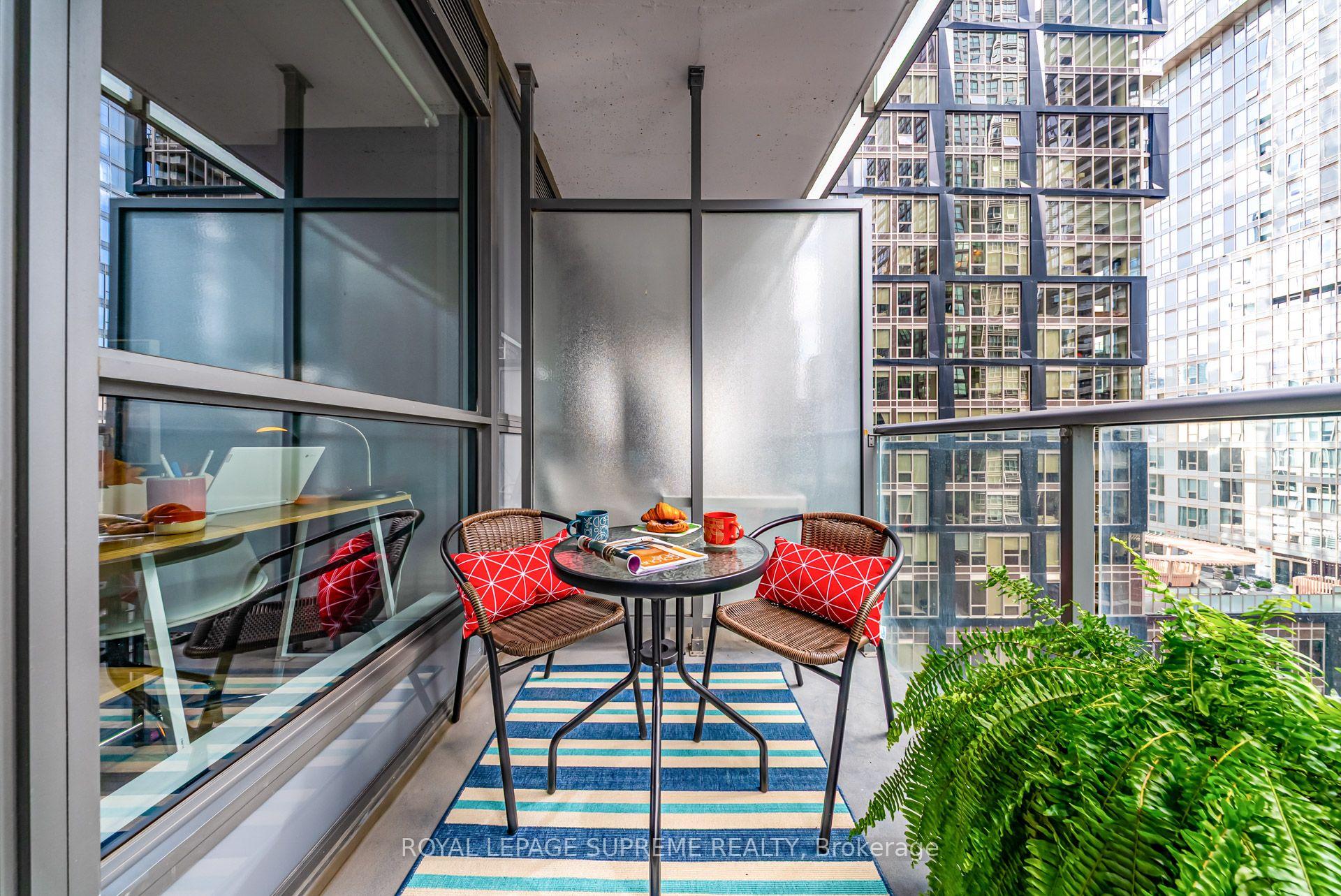 8 Mercer Street 1710, Toronto Unit: 1710