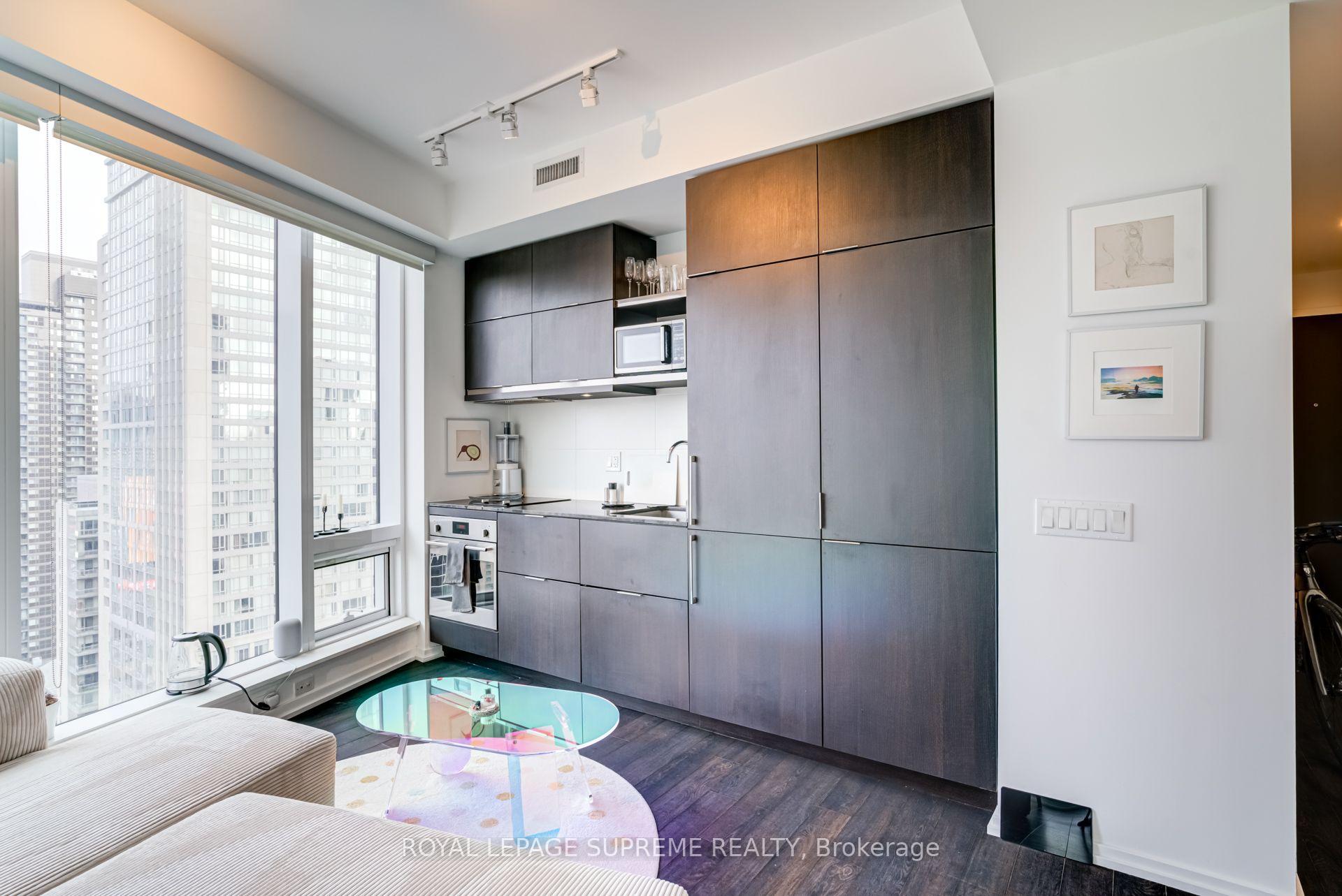 197 Yonge Street 2112, Toronto Unit: 2112