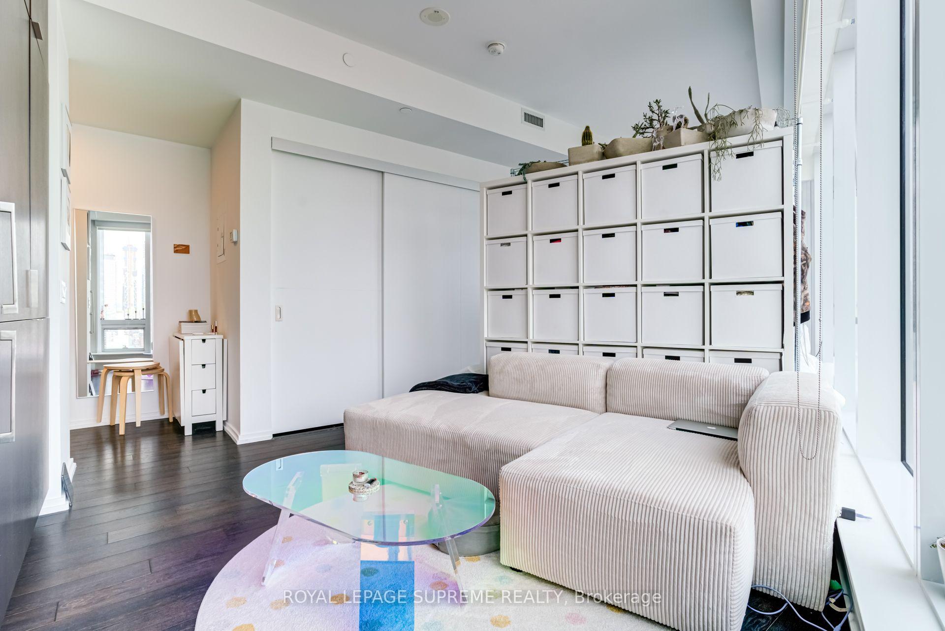 197 Yonge Street 2112, Toronto Unit: 2112