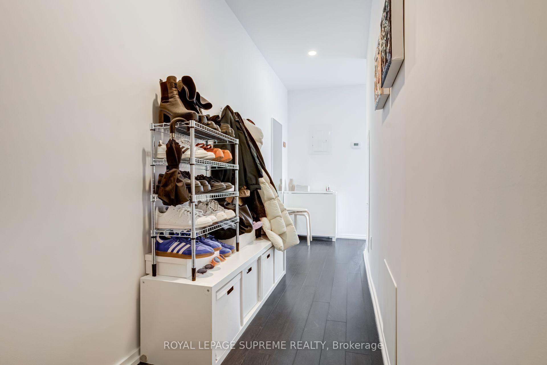 197 Yonge Street 2112, Toronto Unit: 2112
