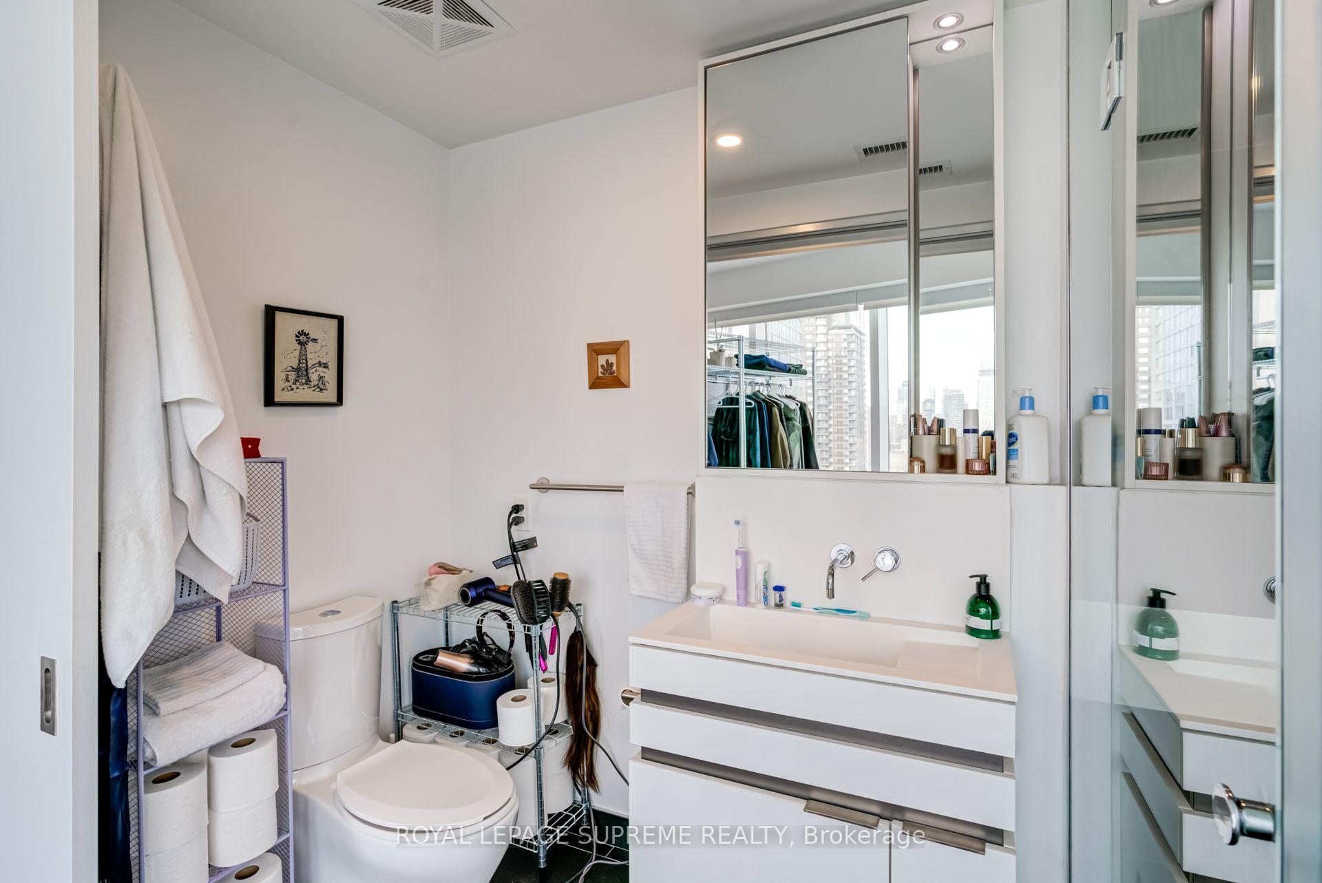 197 Yonge Street 2112, Toronto Unit: 2112