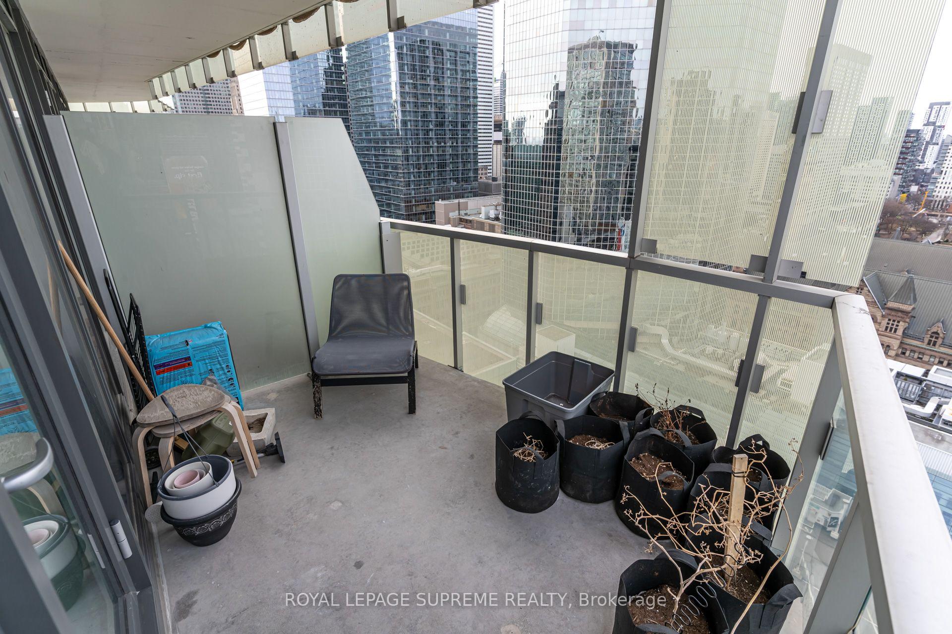 197 Yonge Street 2112, Toronto Unit: 2112