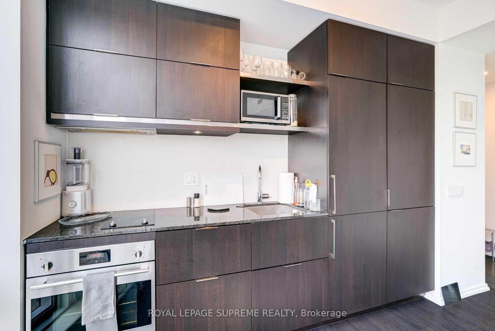 197 Yonge Street 2112, Toronto Unit: 2112