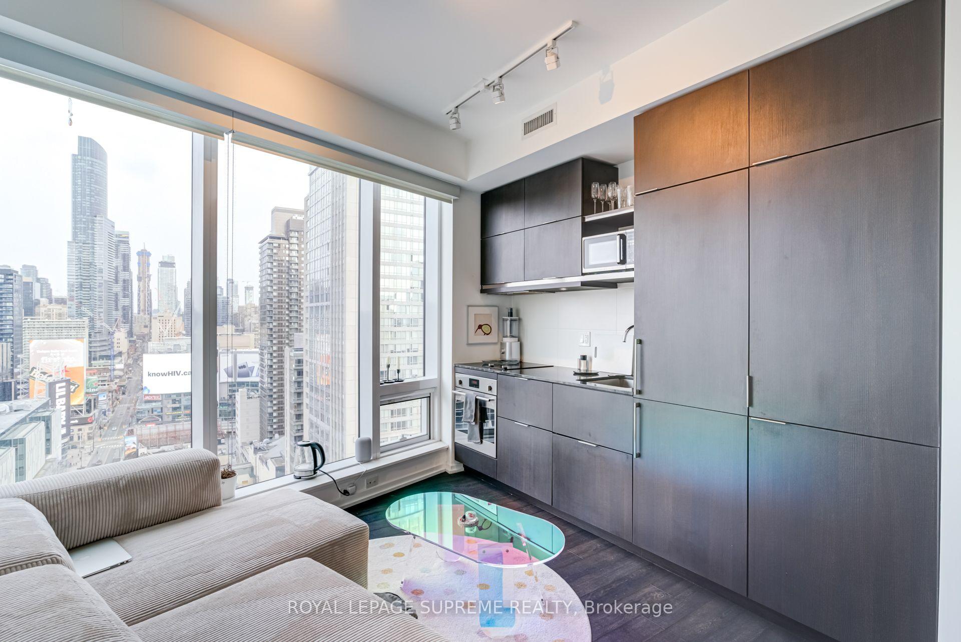 197 Yonge Street 2112, Toronto Unit: 2112