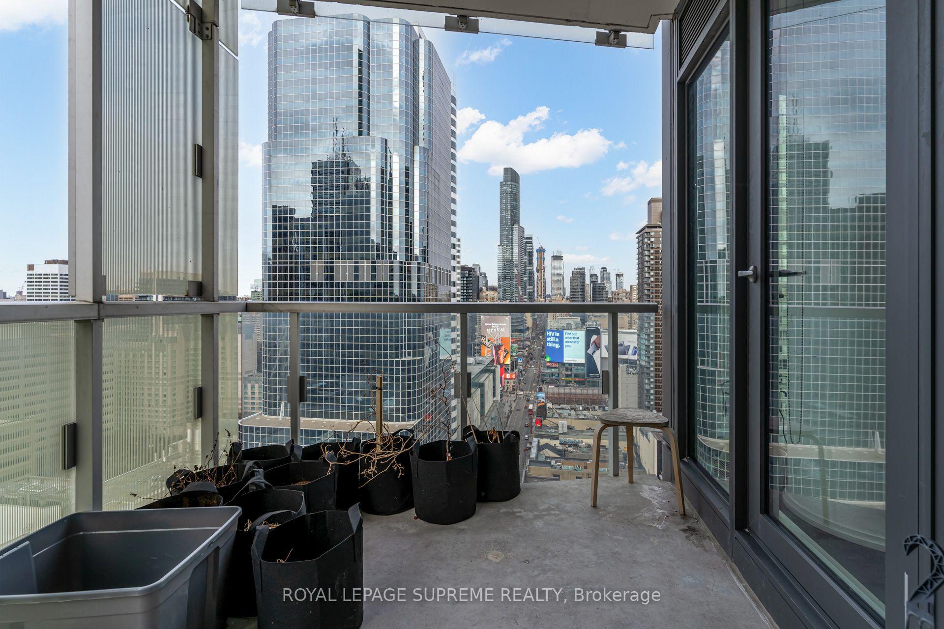 197 Yonge Street 2112, Toronto Unit: 2112