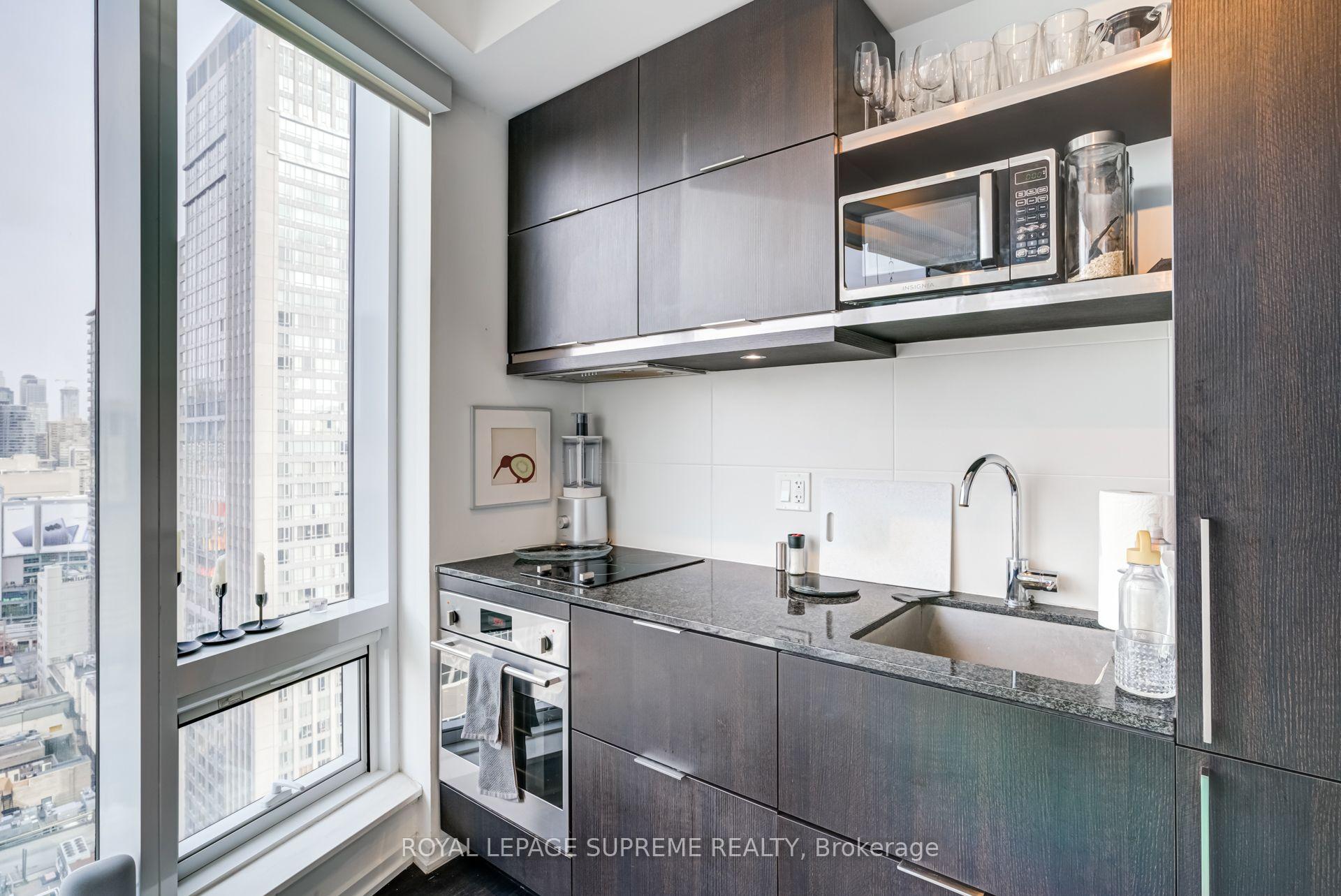 197 Yonge Street 2112, Toronto Unit: 2112