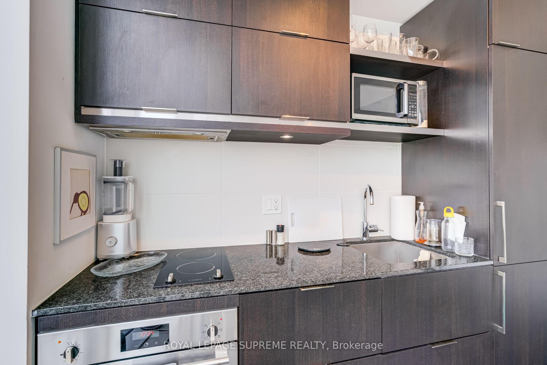197 Yonge Street 2112, Toronto Unit: 2112