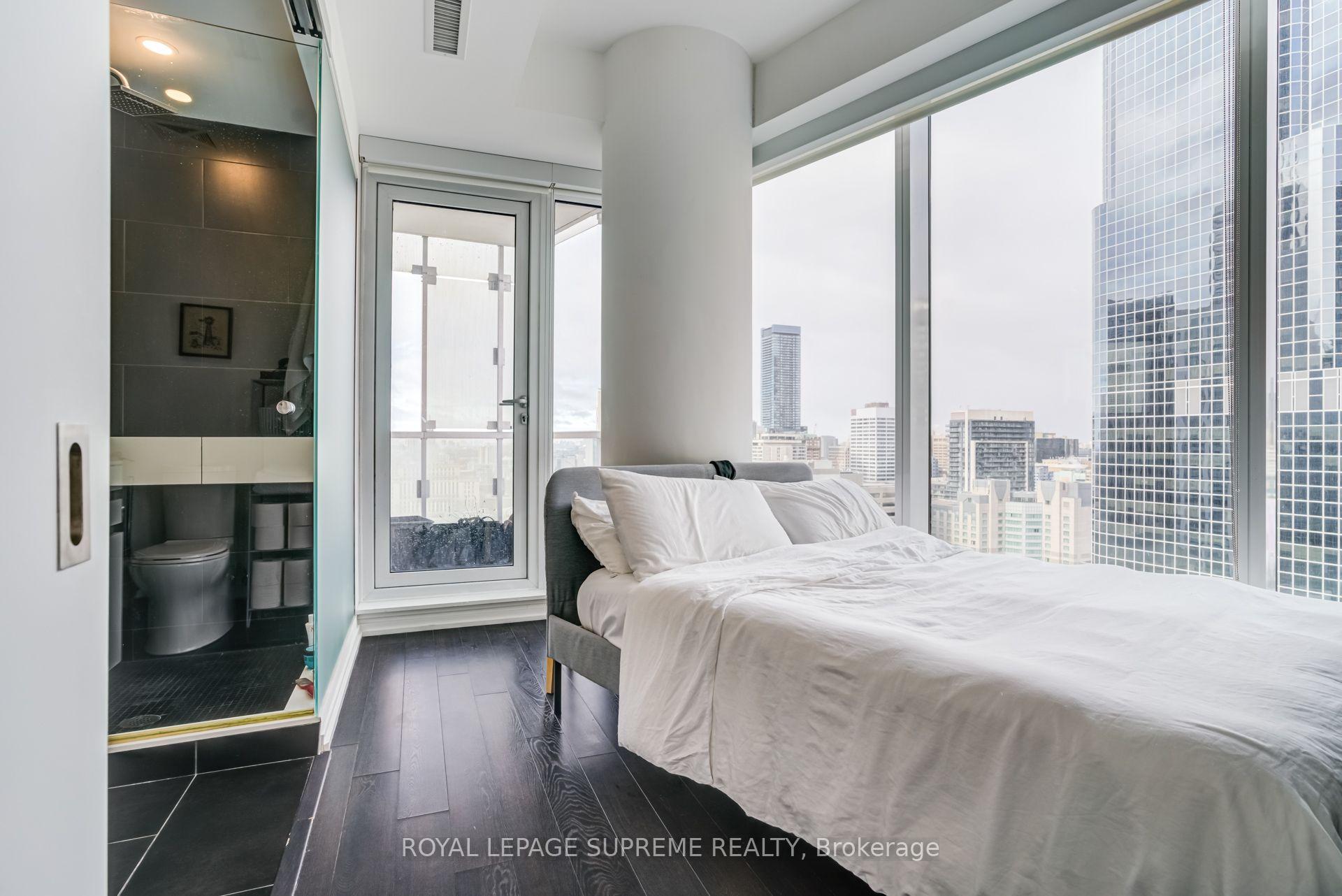 197 Yonge Street 2112, Toronto Unit: 2112