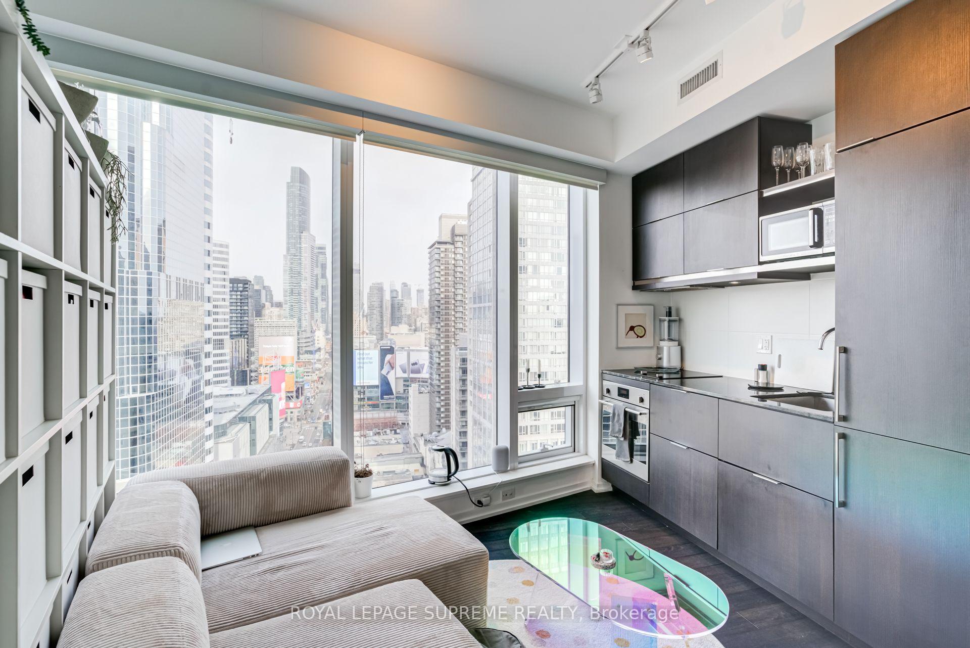 197 Yonge Street 2112, Toronto Unit: 2112