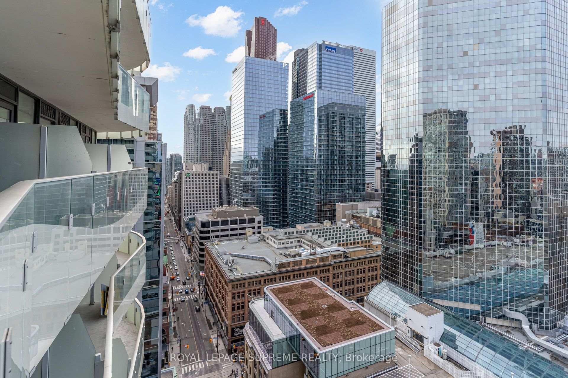 197 Yonge Street 2112, Toronto Unit: 2112