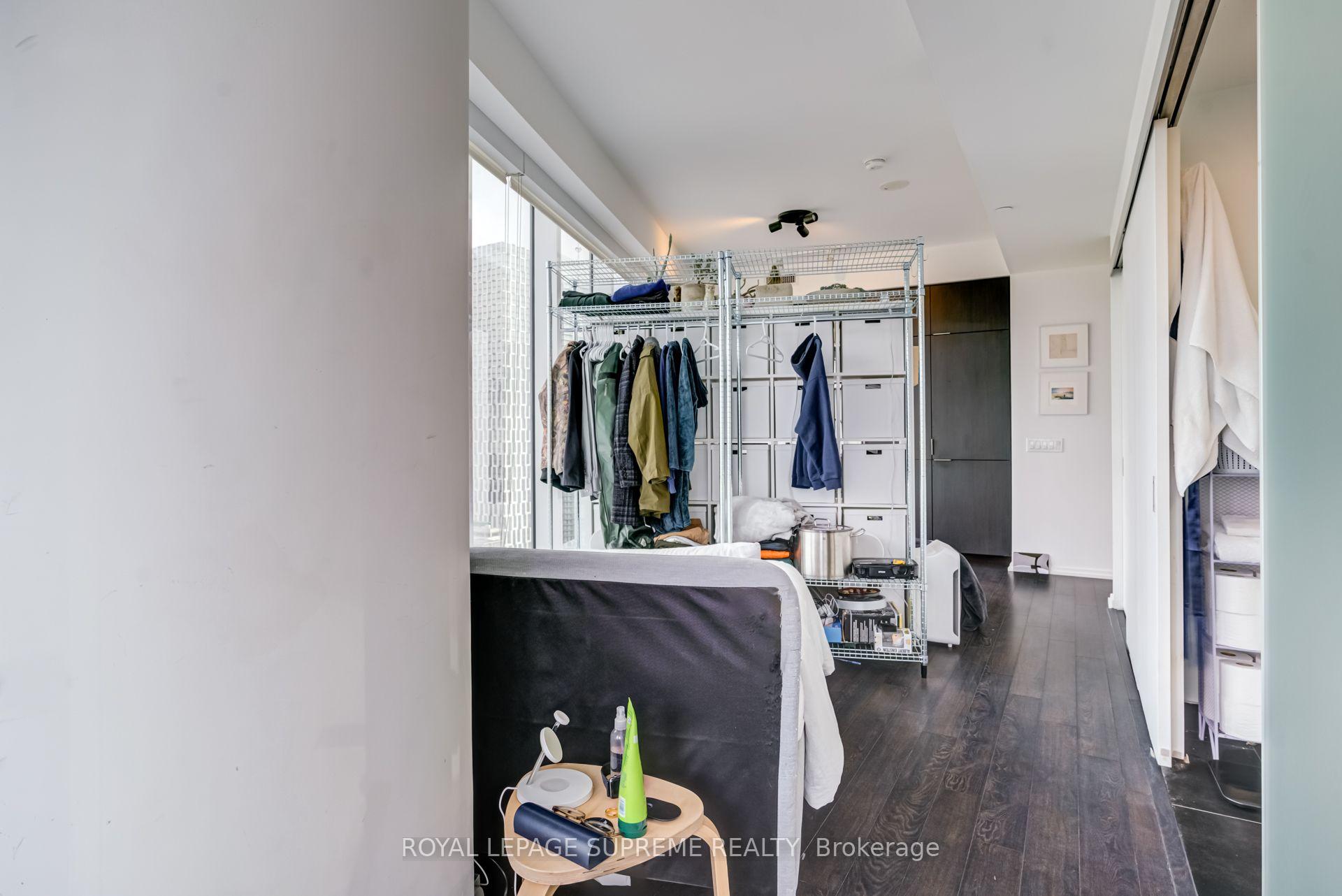 197 Yonge Street 2112, Toronto Unit: 2112
