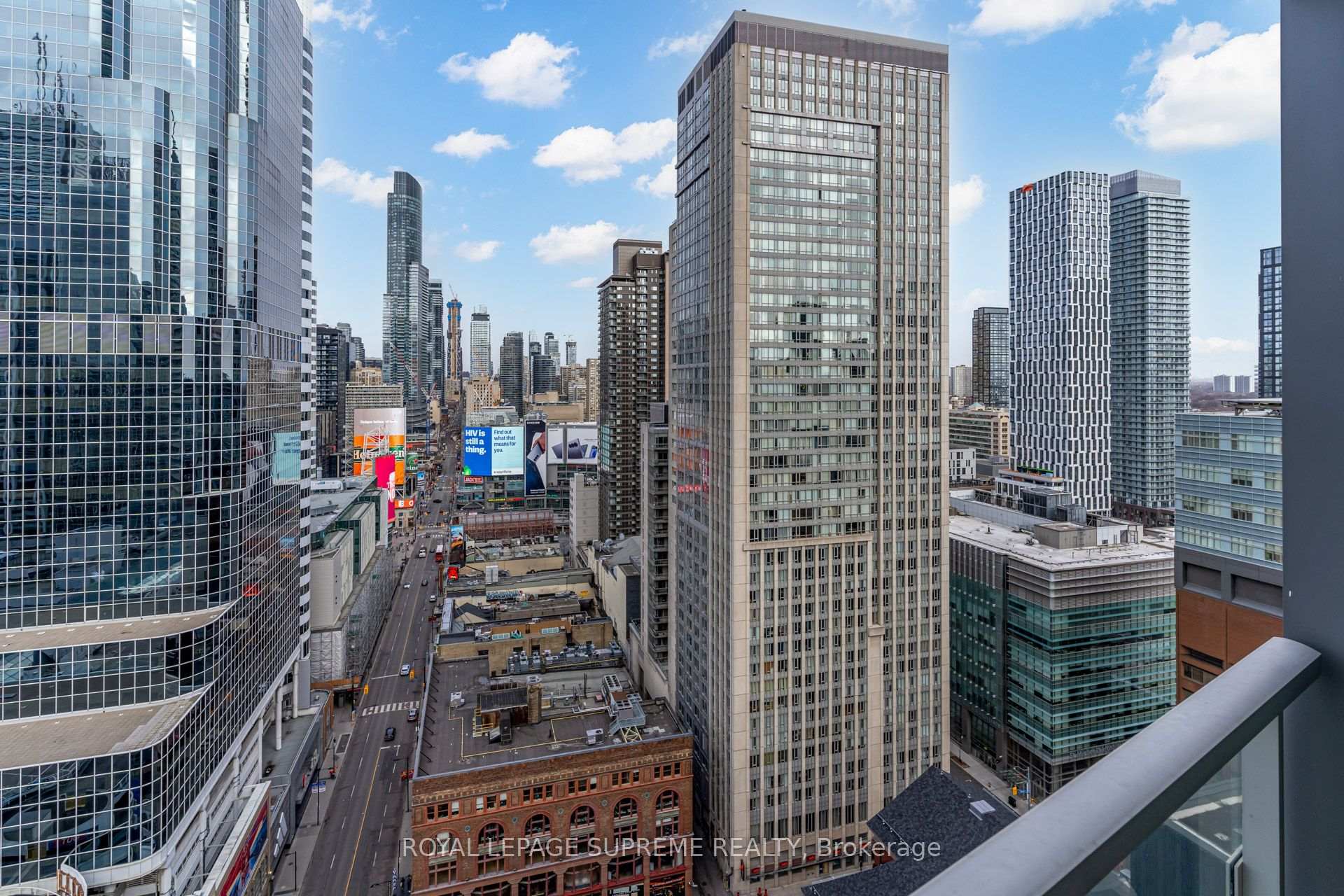 197 Yonge Street 2112, Toronto Unit: 2112
