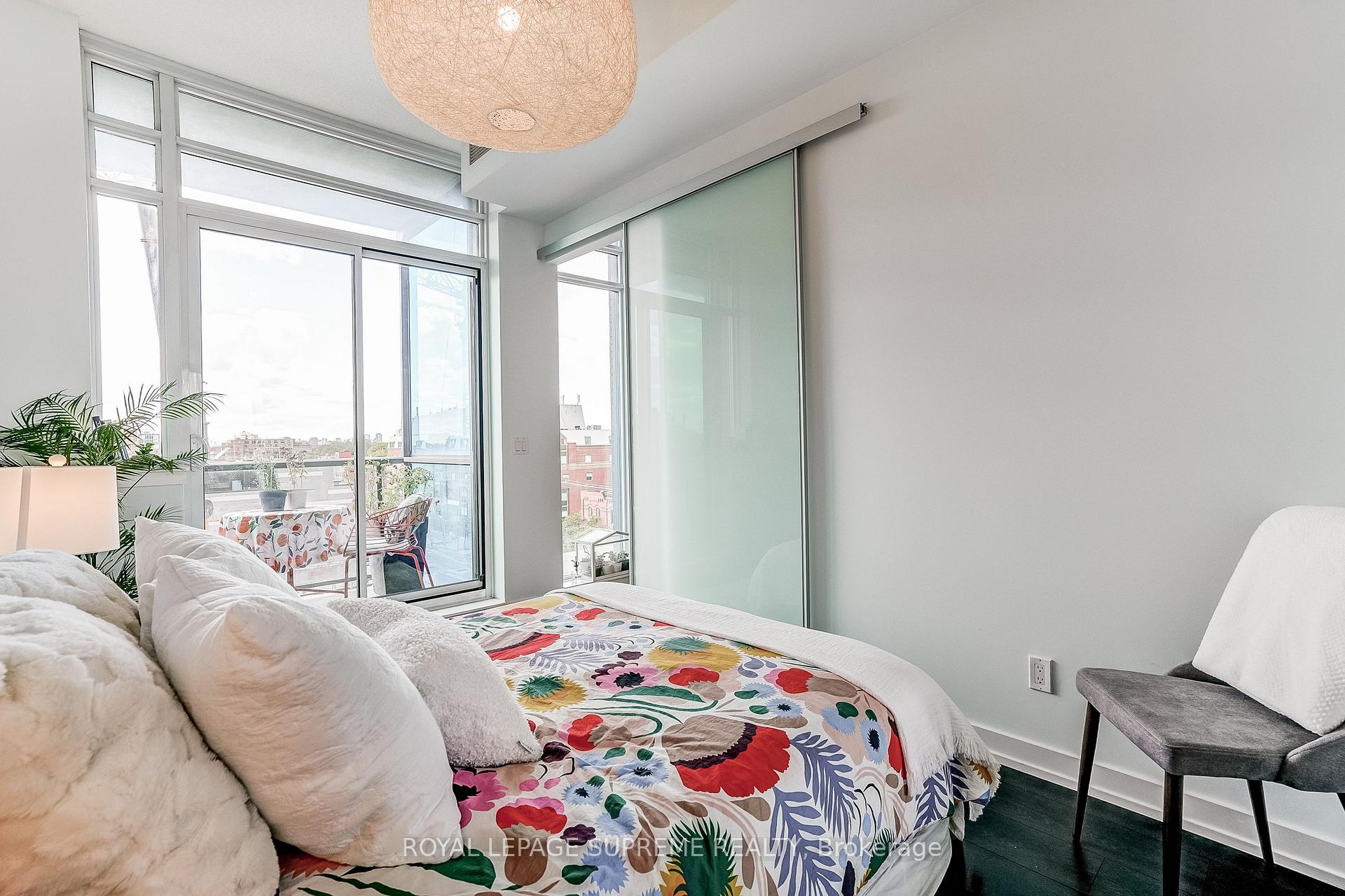297 College Street 720, Toronto Unit: 720