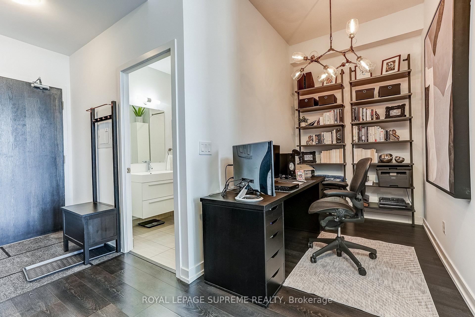 297 College Street 720, Toronto Unit: 720