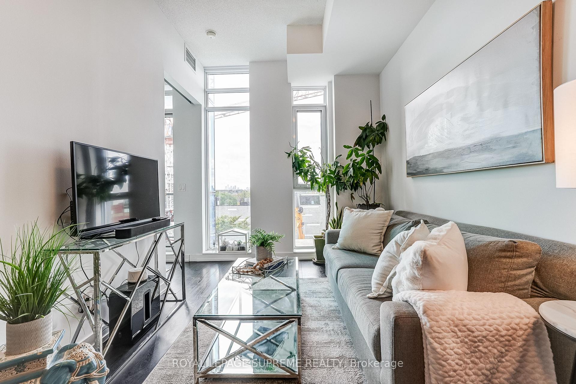 297 College Street 720, Toronto Unit: 720