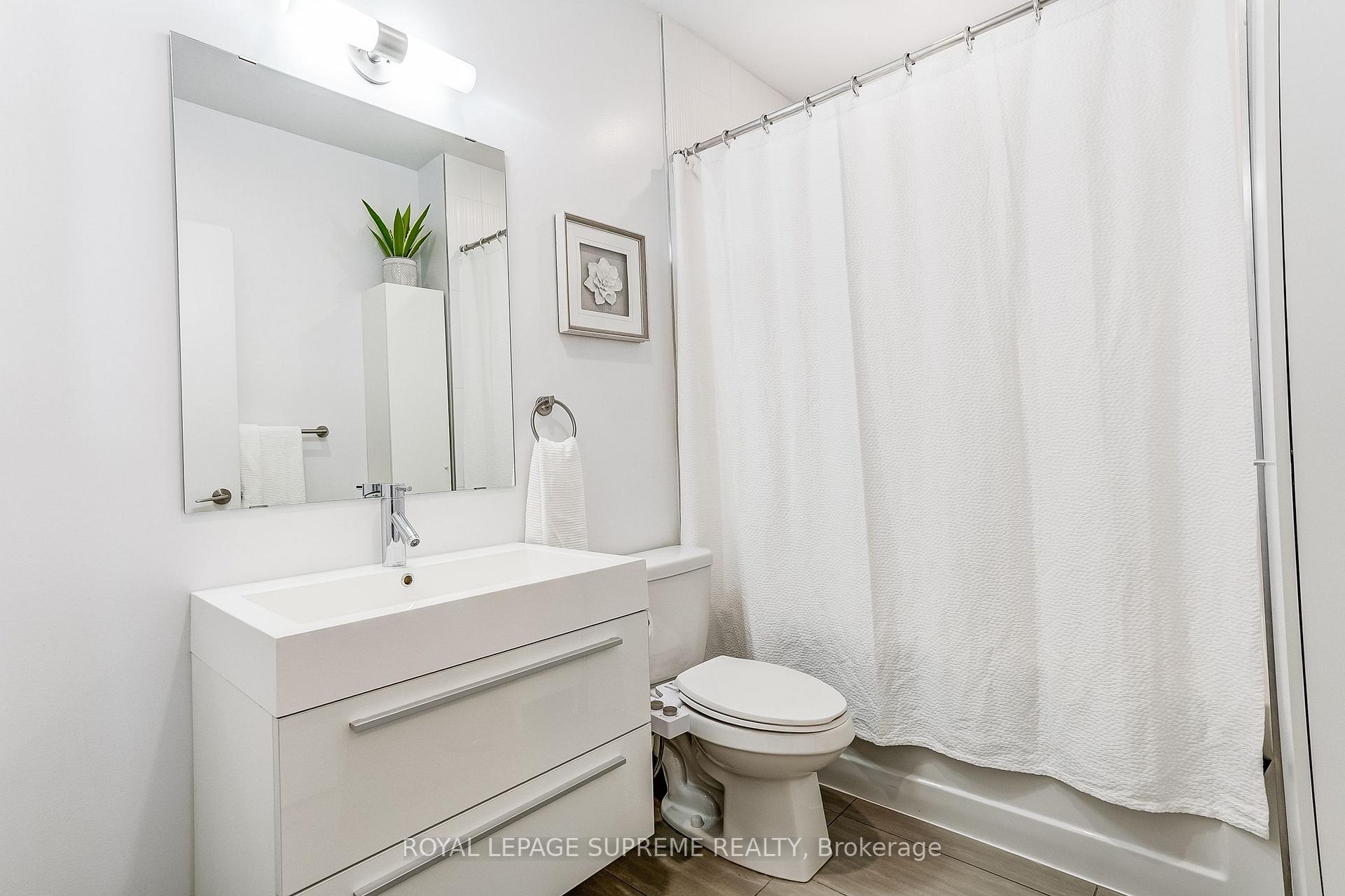297 College Street 720, Toronto Unit: 720