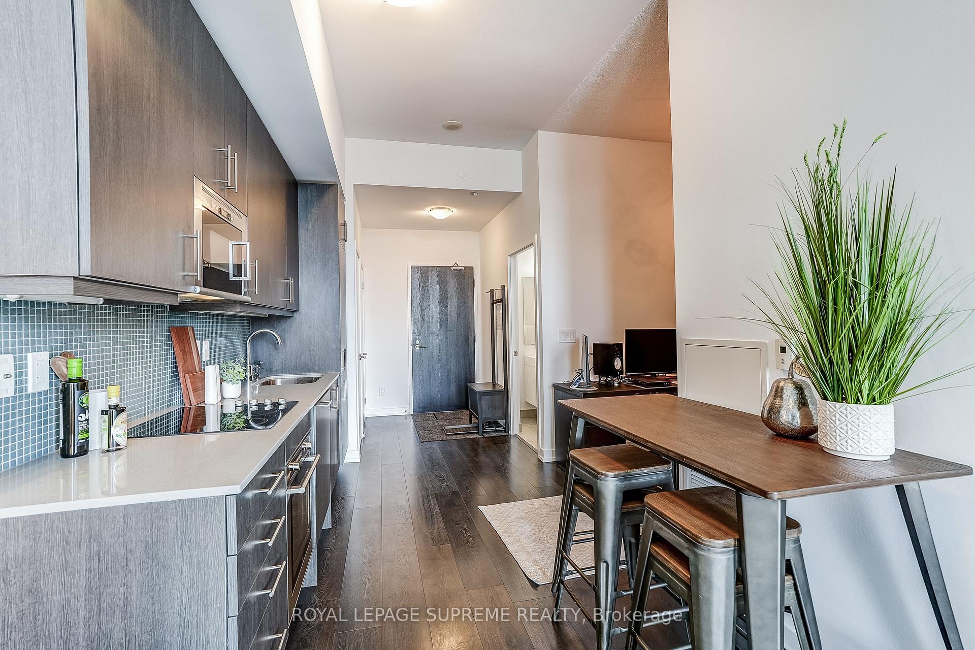 297 College Street 720, Toronto Unit: 720